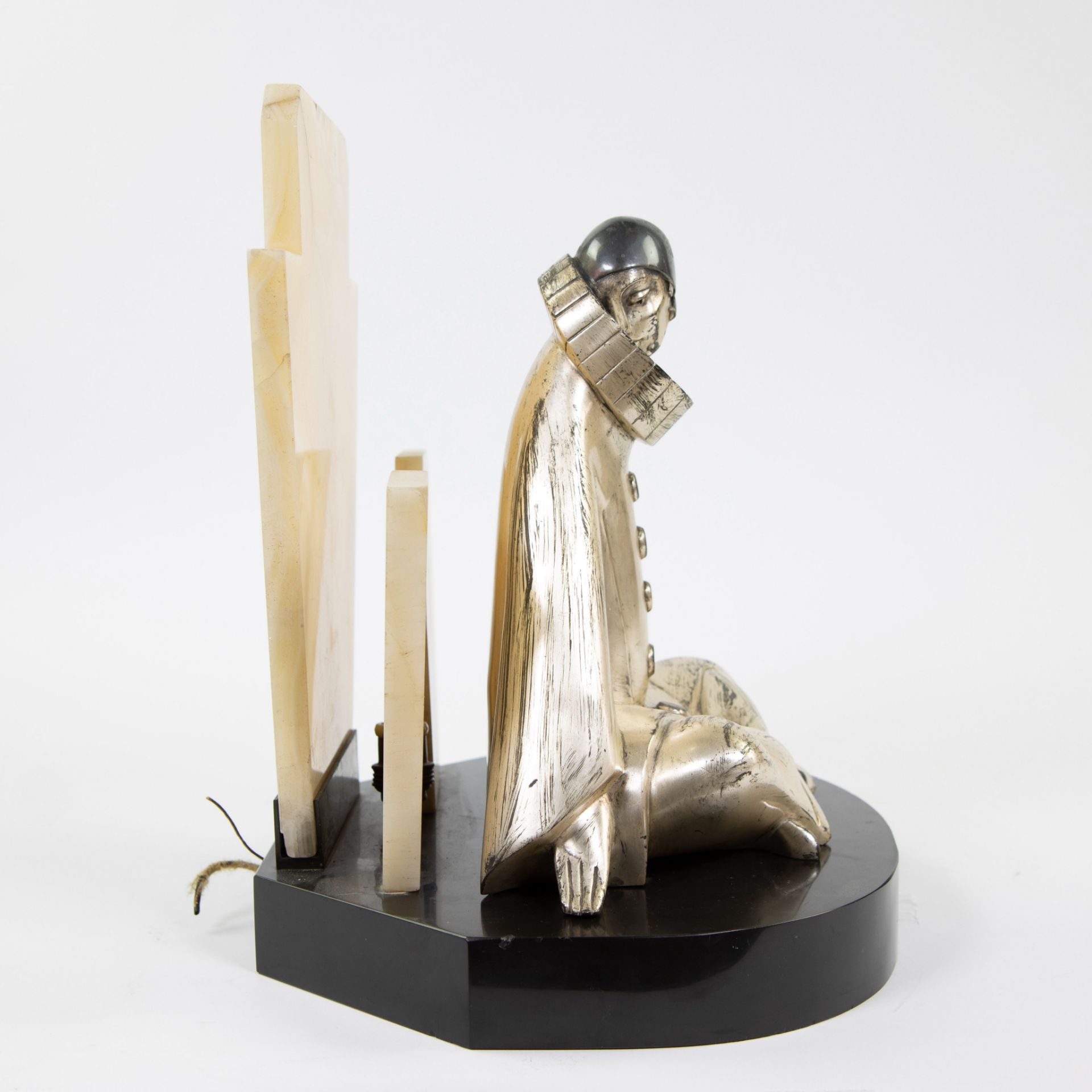 Pierre LE FAGUAYS (1892-1962), Art Deco lampadaire, bronze Pierrot on marble base, circa 1940, signe - Image 4 of 7