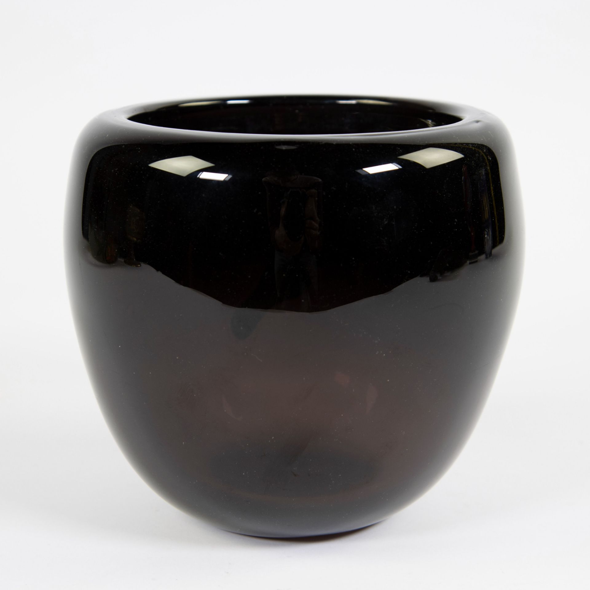 Black modernist ceramic vase, signed and dated '91 - Image 3 of 5