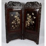 2-piece richly sculpted Chinese paravent with inlay and mother-of-pearl, ca 1900