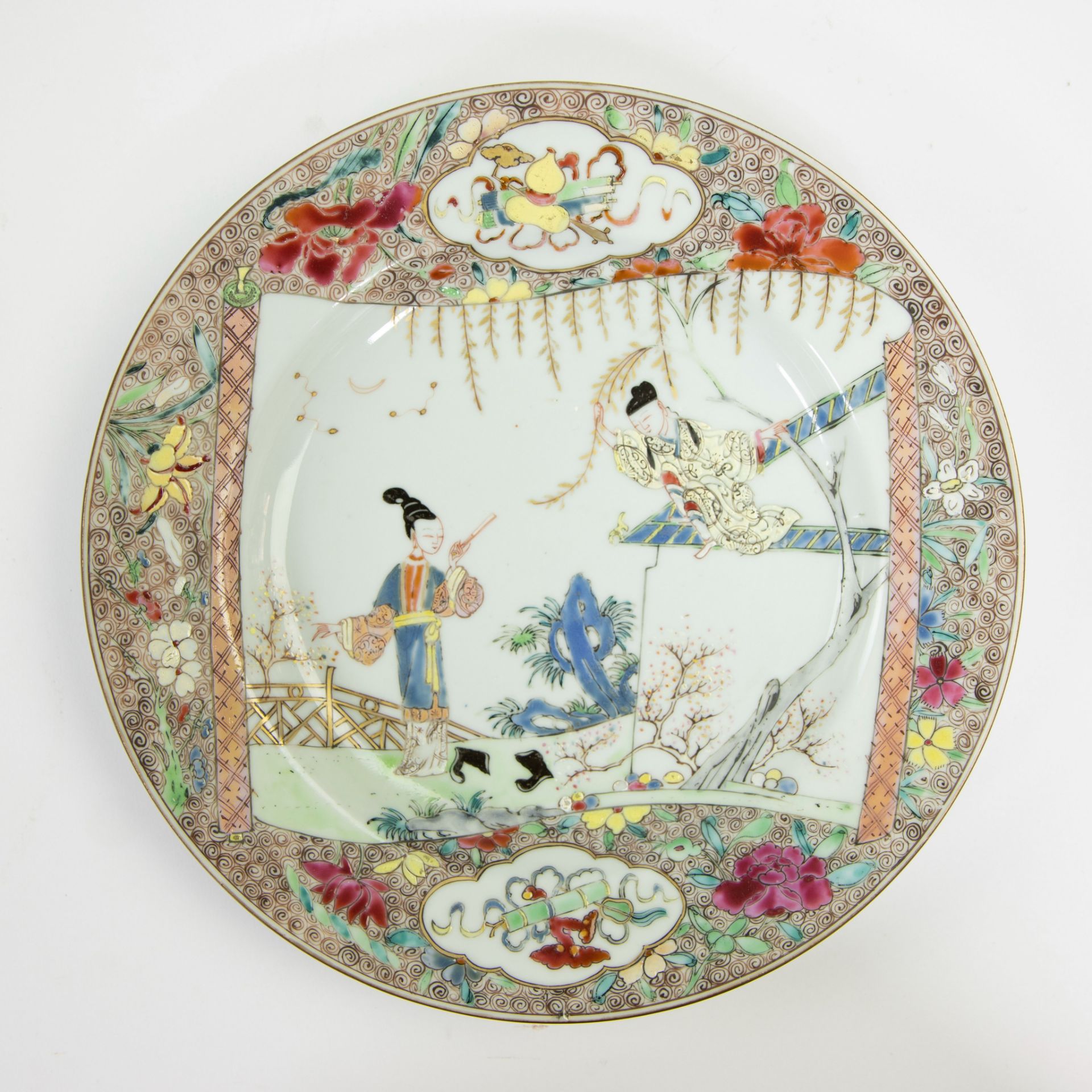 Set of six Chinese porcelain plates depicting a scene from the romance of The Western Chamber. Zhang - Image 2 of 15