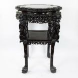 Beautifully carved Chinese piédestal with marble top, ca 1900