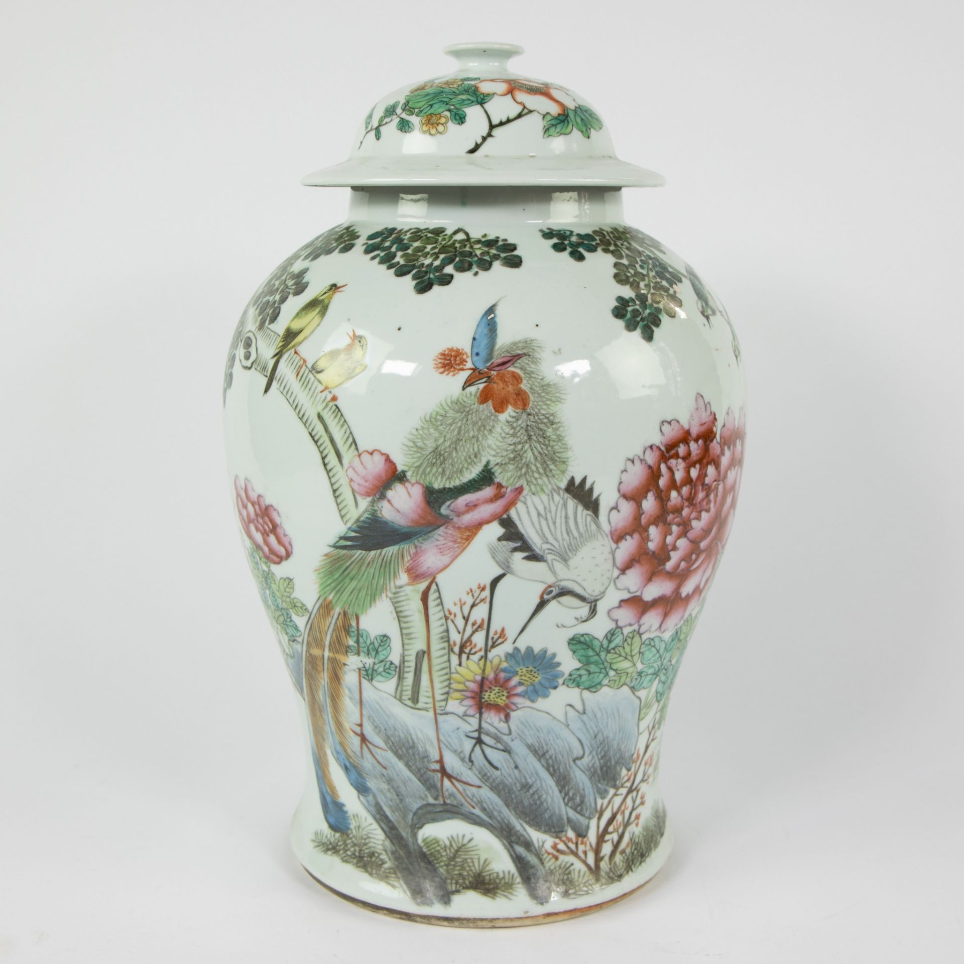 Chinese famille rose covered vase decorated with birds and flowers, 19th C