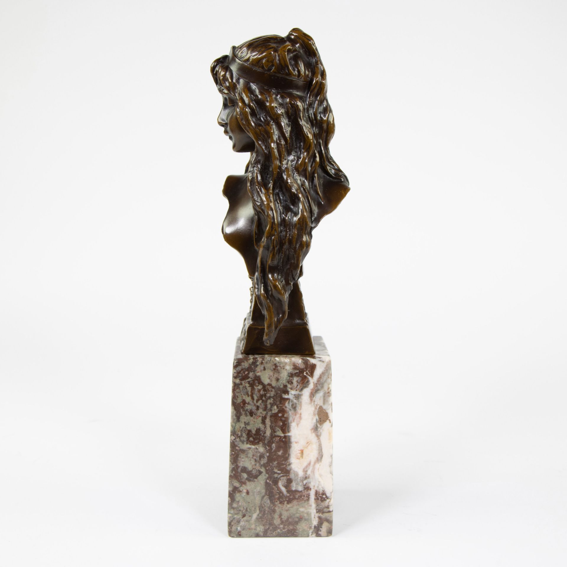 Fine brown patinated bronze on marble base, Ladies head, signed. - Image 2 of 5