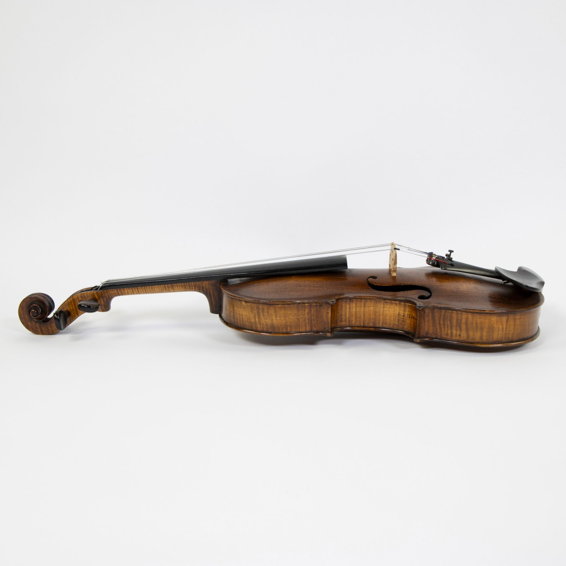 Violin label 'Jocubus Stainer in Absam Prope Oenipontem, 16..' 350mm, playable, wooden case - Image 2 of 5