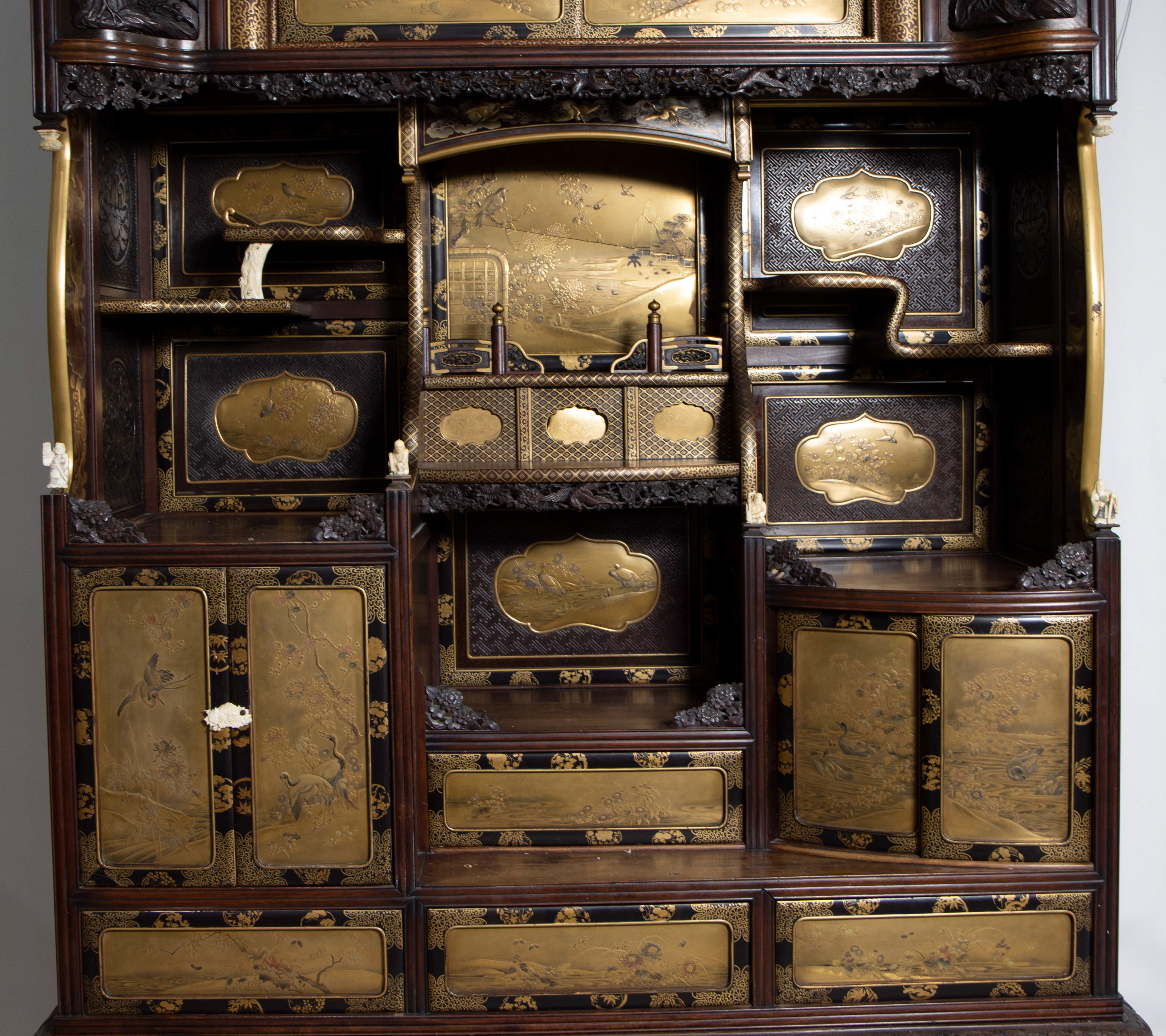 A superb large Shodana cabinet with gold lacquered panels and doors, with open carved crest and frie - Image 3 of 7