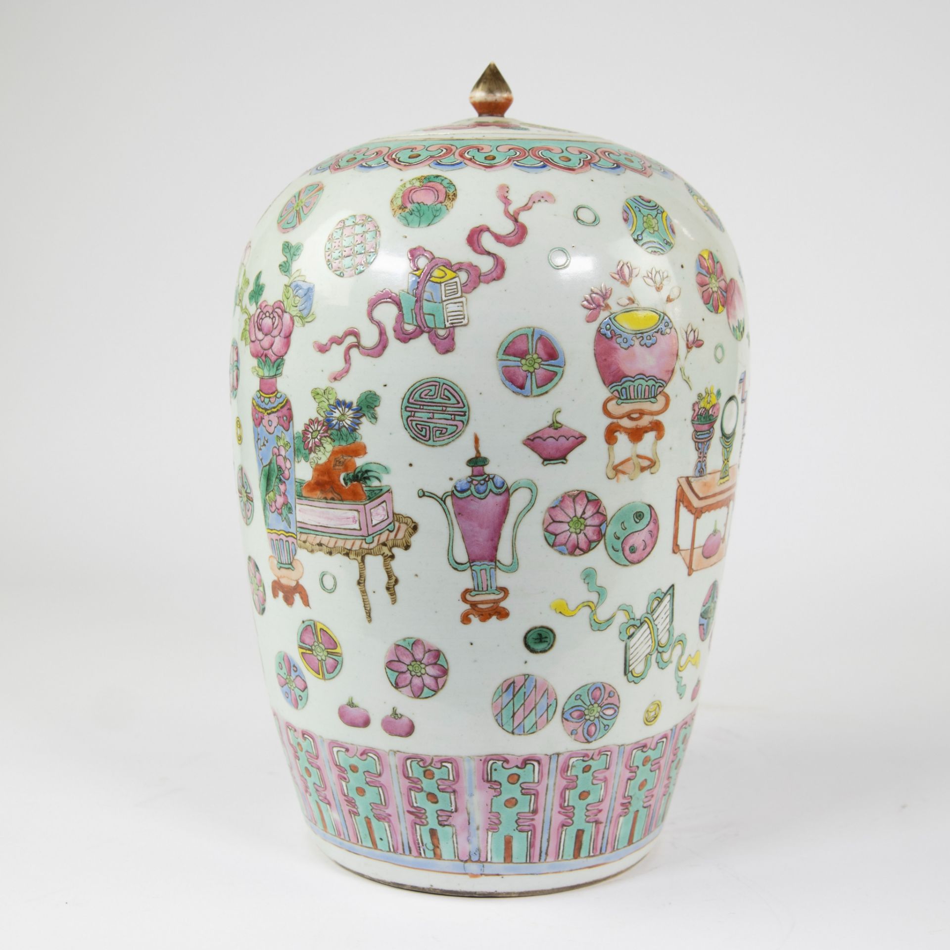 Chinese famile rose jar and its cover decorated with precious objects and a variety of decorative ro - Image 4 of 11