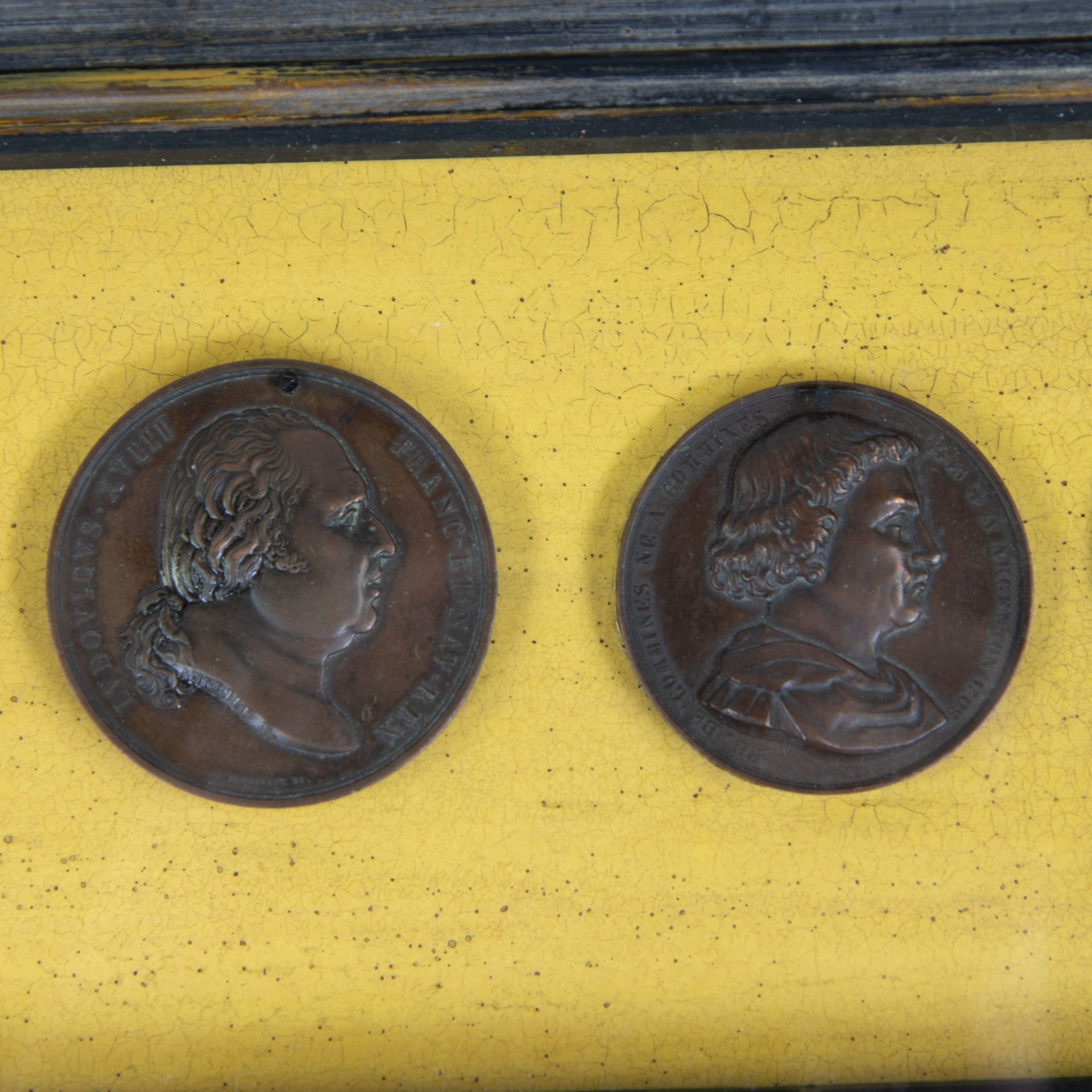 Collection of old medallions depicting Jacques d'Artevelde, Jean Sans Peur Duc de Bourg, Albert & Is - Image 3 of 4