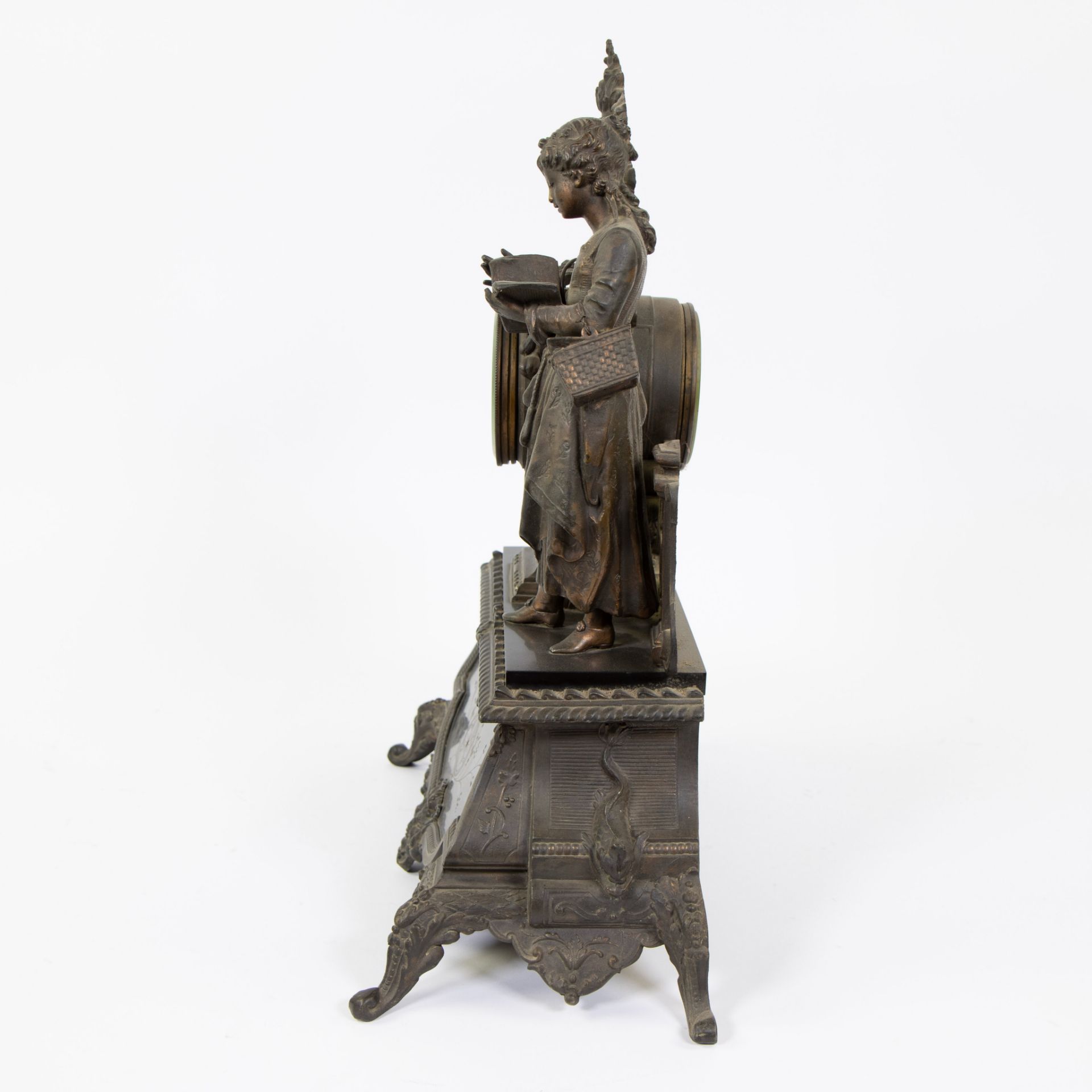 Antique French Louis Philippe mantel clock decorated with a reading girl, circa 1870 - Image 2 of 4