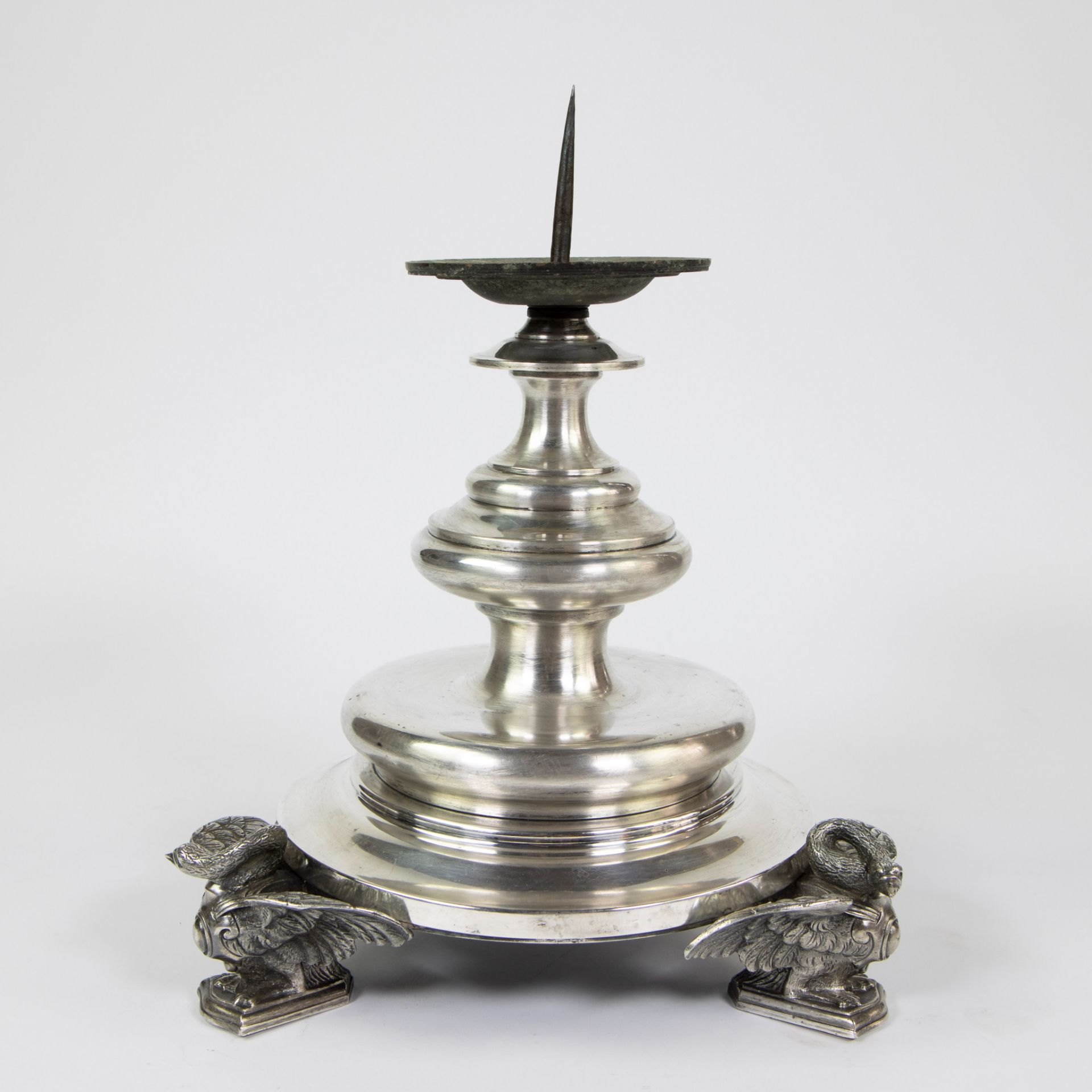 Silver plated candlestick with three swans as legs - Image 5 of 5