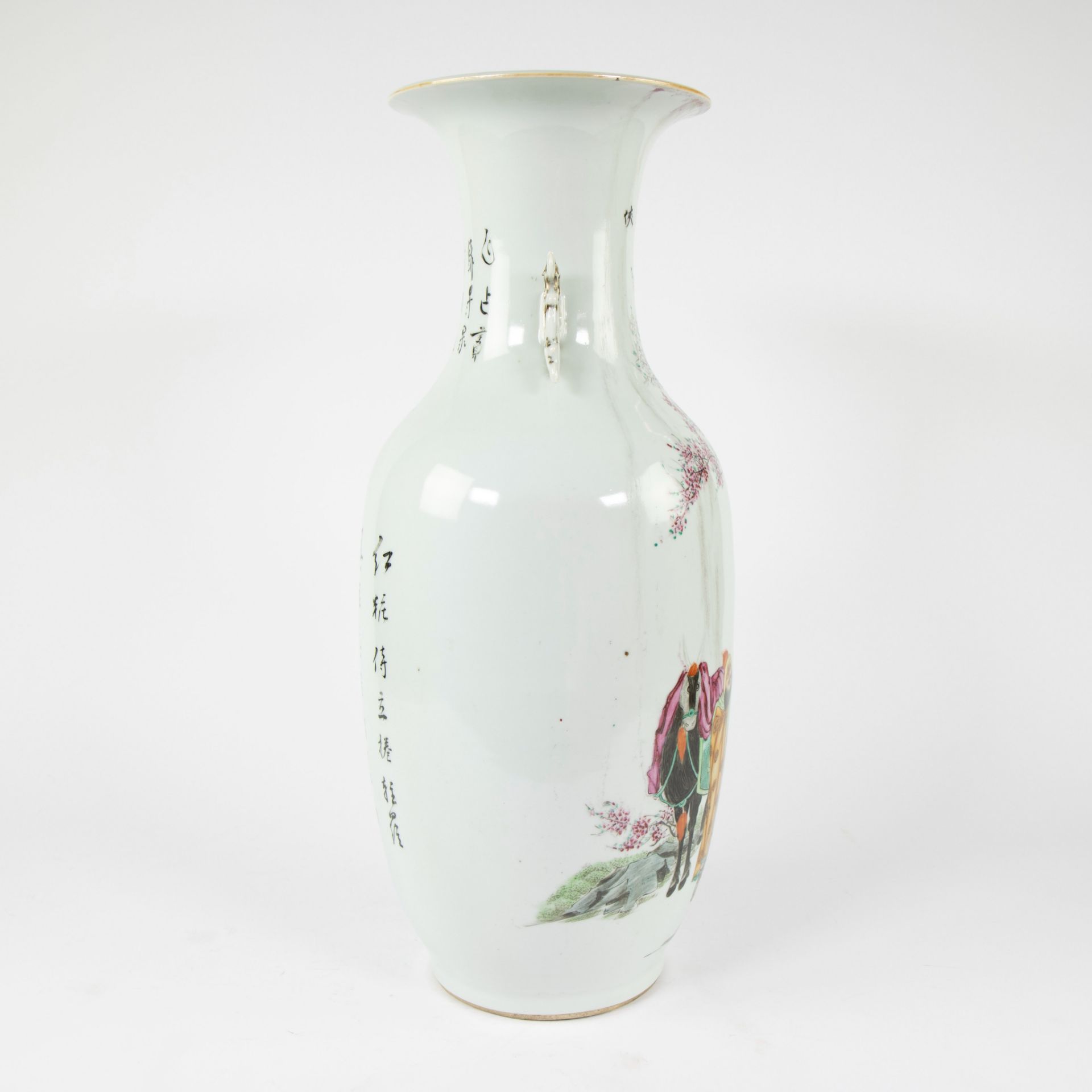 19th century Chinese famille rose vase decorated with figures and Chinese texts - Bild 8 aus 11