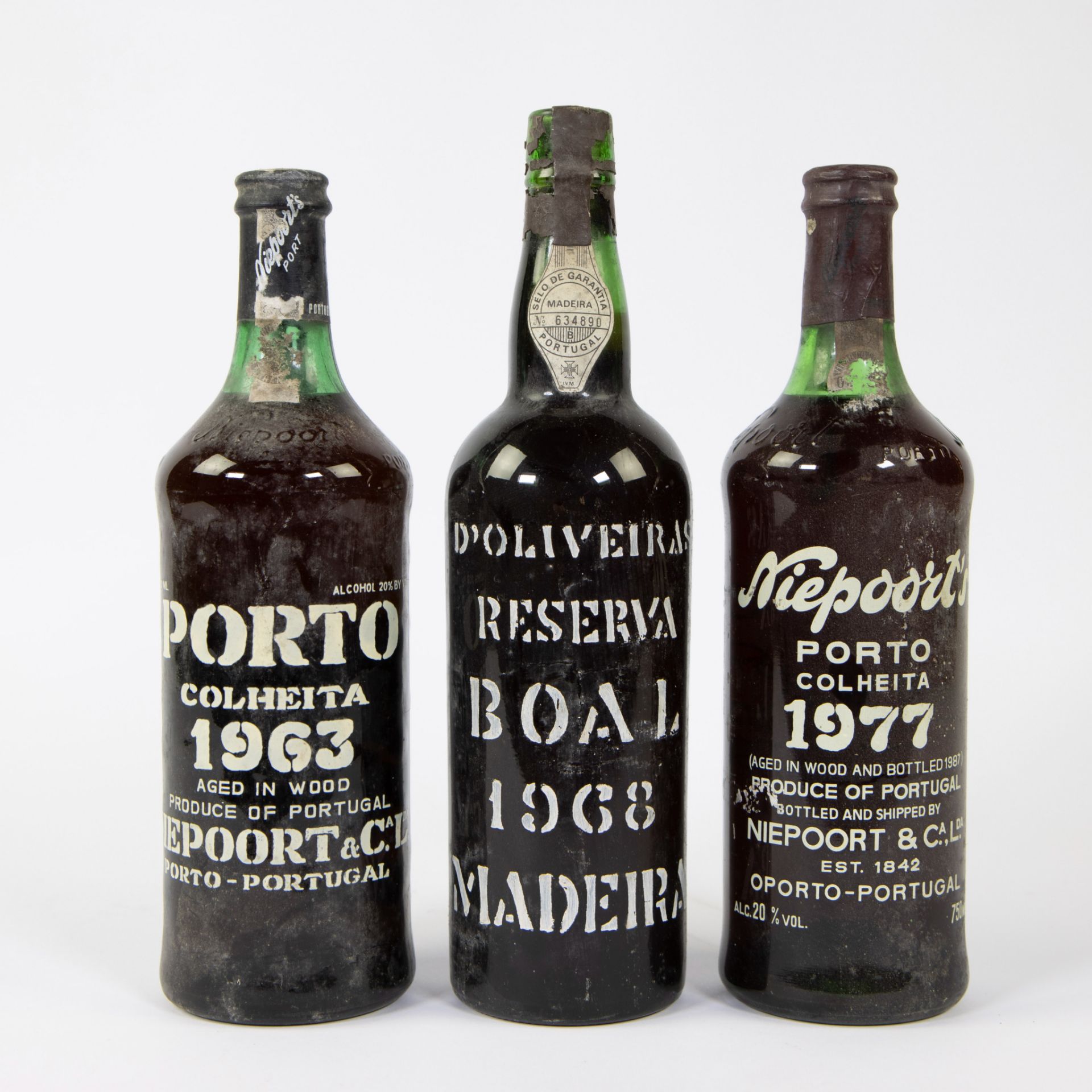 Collection of 2 bottles Nieupoort PORTO 1963 and 1977 and bottle MADEIRA 1968