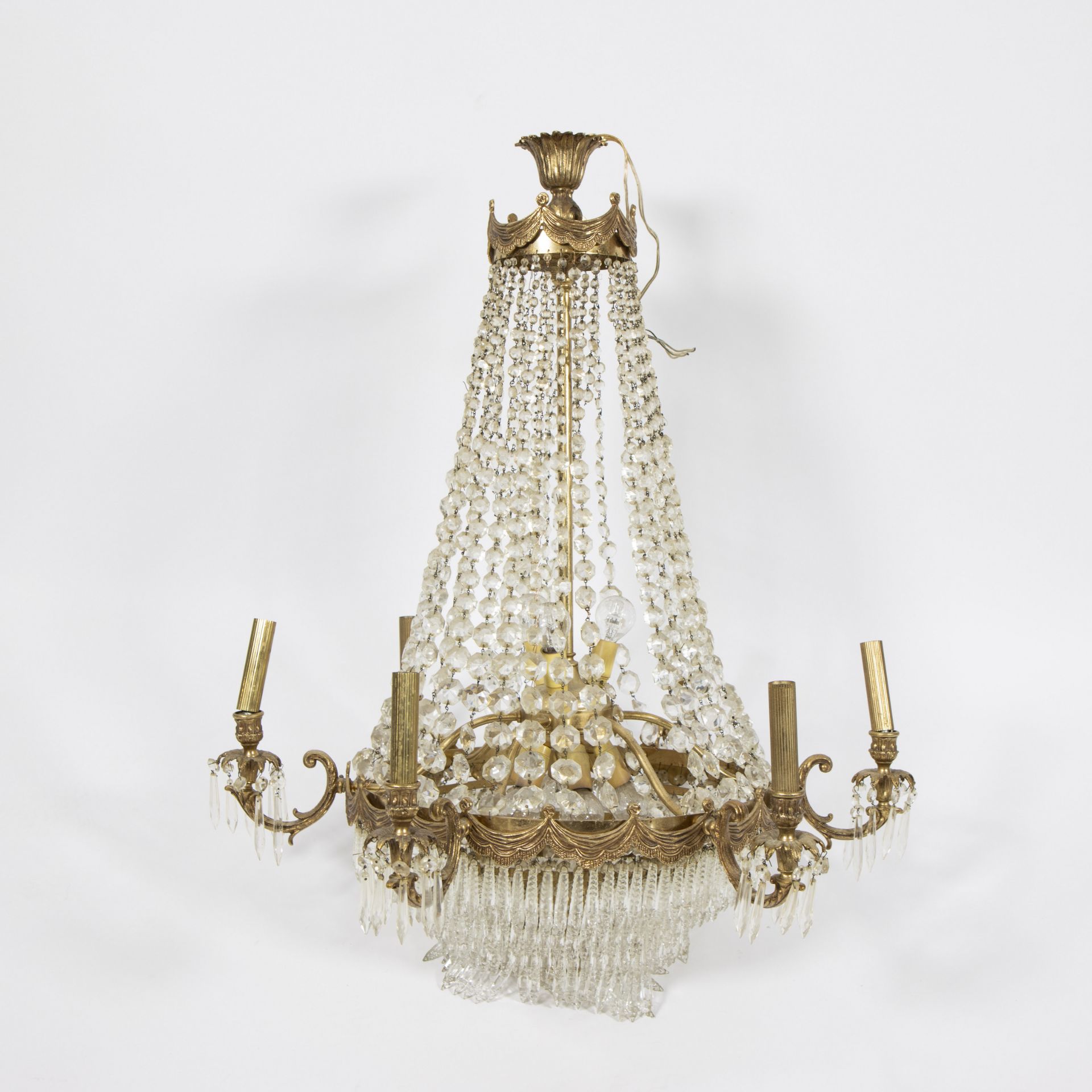 Pocket chandelier or sac à perle, from the top of the lamp, the crown, strings of beads run to the r