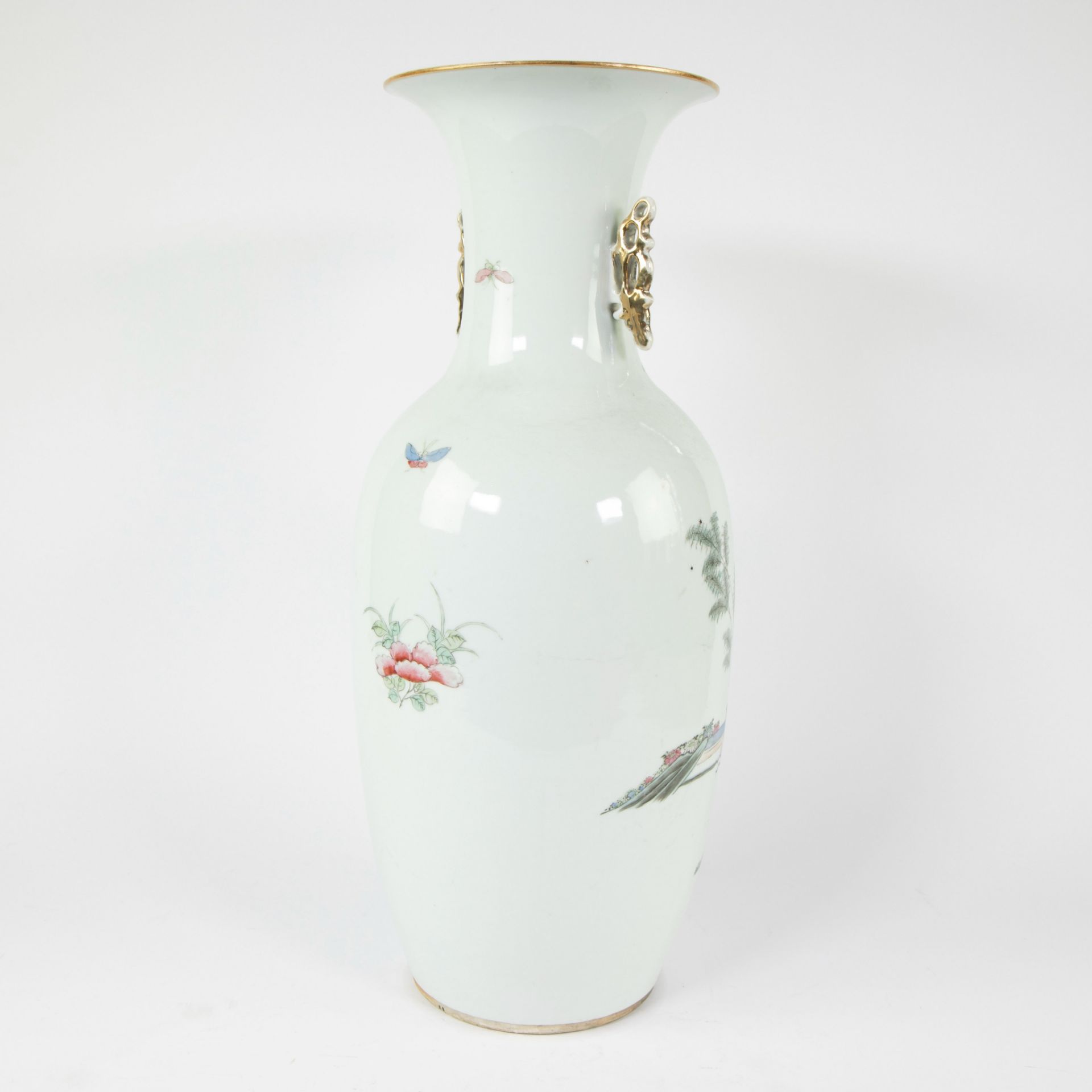 19th century Chinese famille rose vase decorated with figures - Image 6 of 10