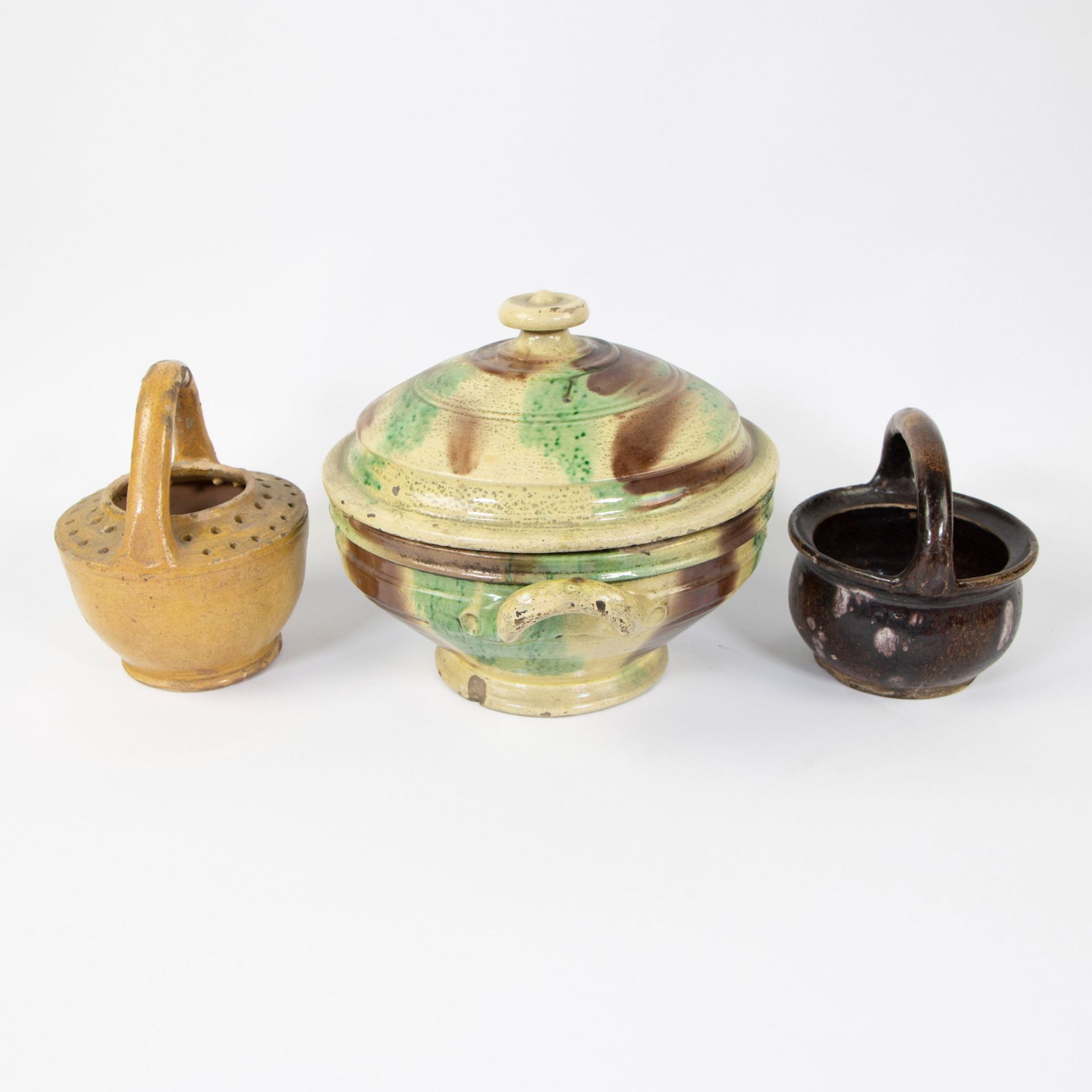 Collection of earthenware 18th and 19th century, candelabra pot with lid 19th, Torhout bowl 19th, 2 - Image 6 of 6