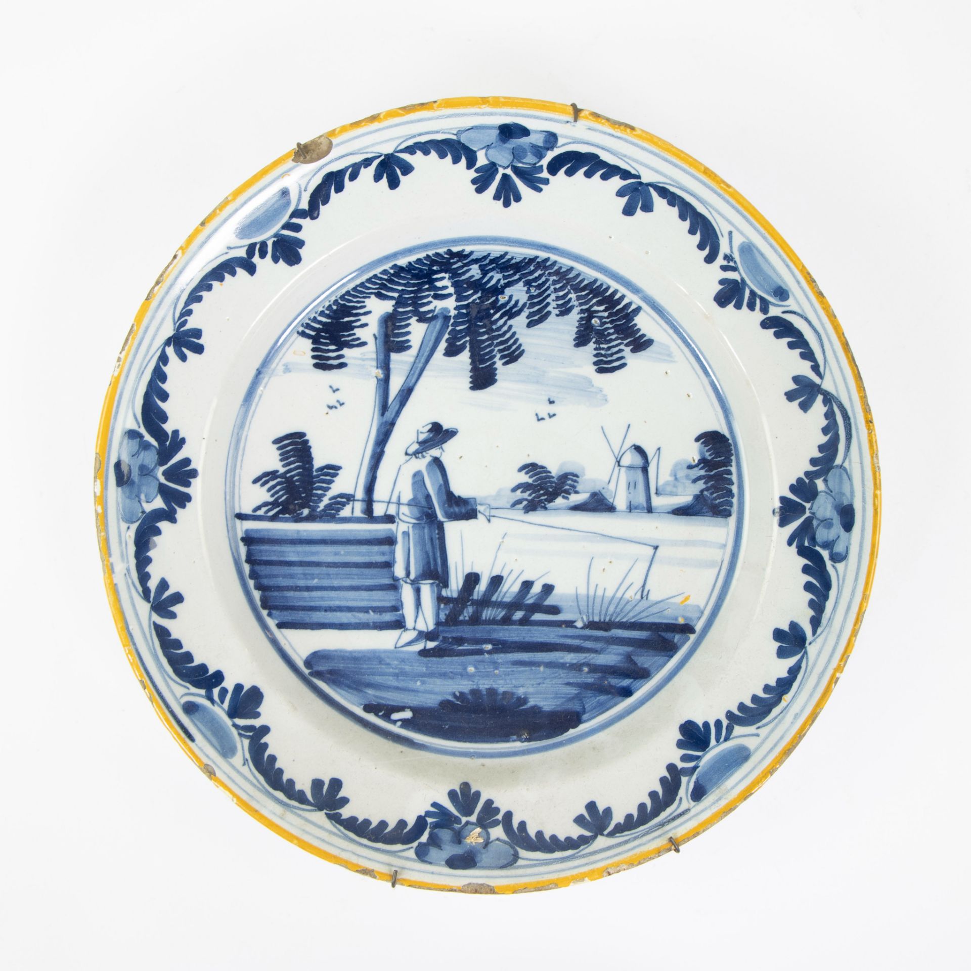 Delft dish 17th century and plate fisherman 18th century - Image 4 of 5