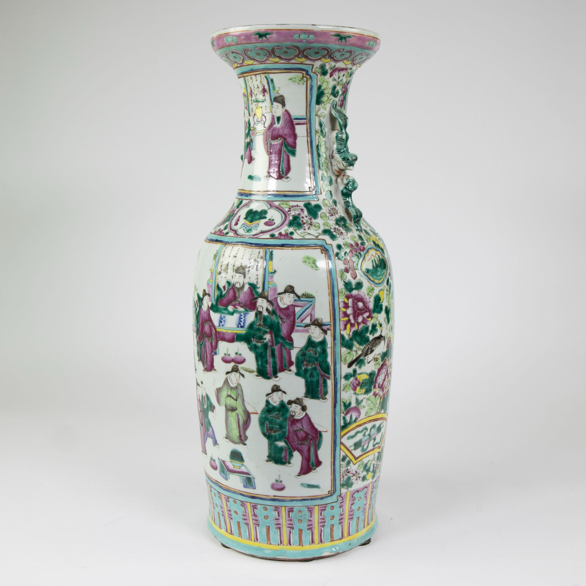 Large porcelain baluster vase, decorated in polychrome enamels with court scenes to two sides, sculp - Bild 6 aus 10