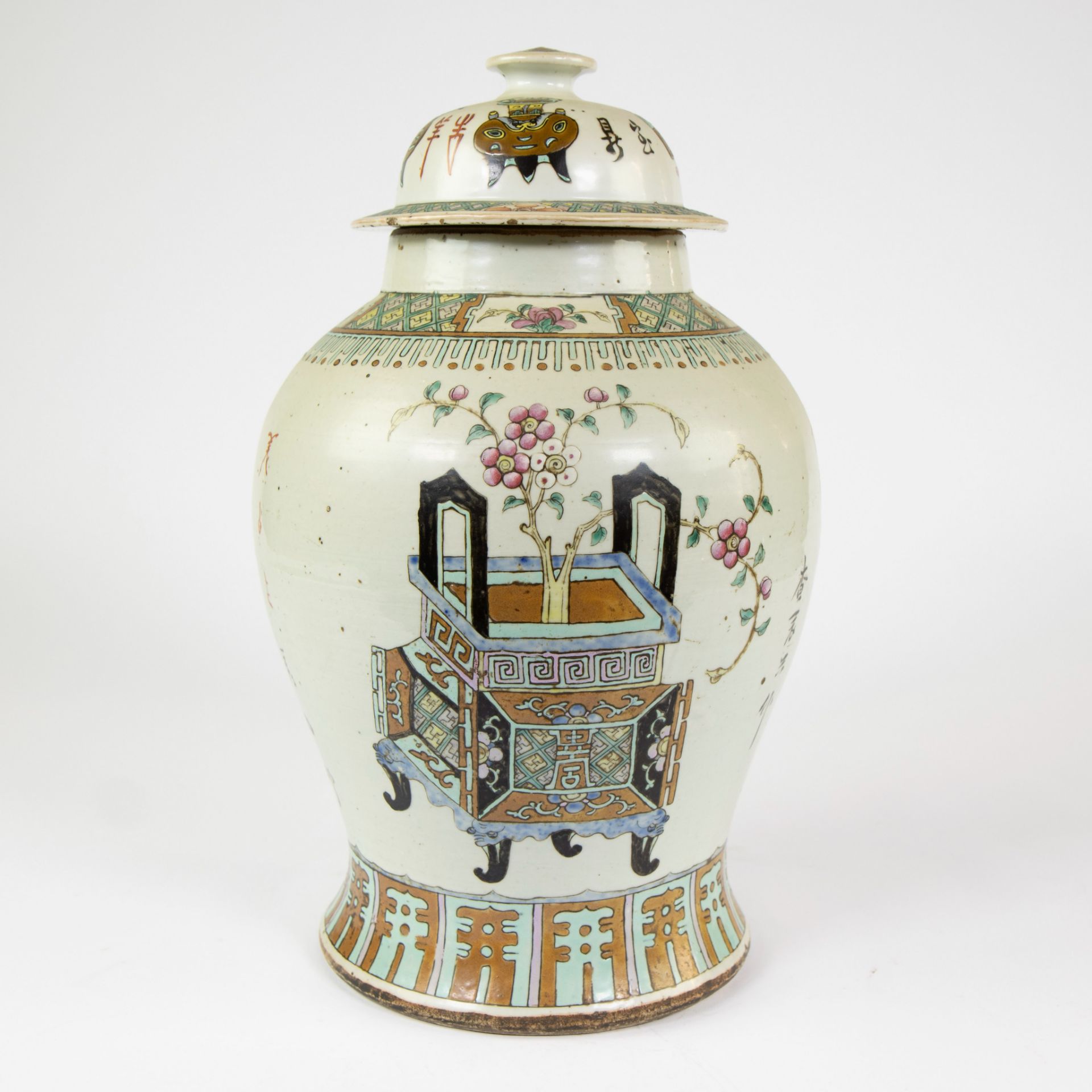 Chinese porcelain lidded jar famille rose decorated with polychrome enamels - Image 5 of 12