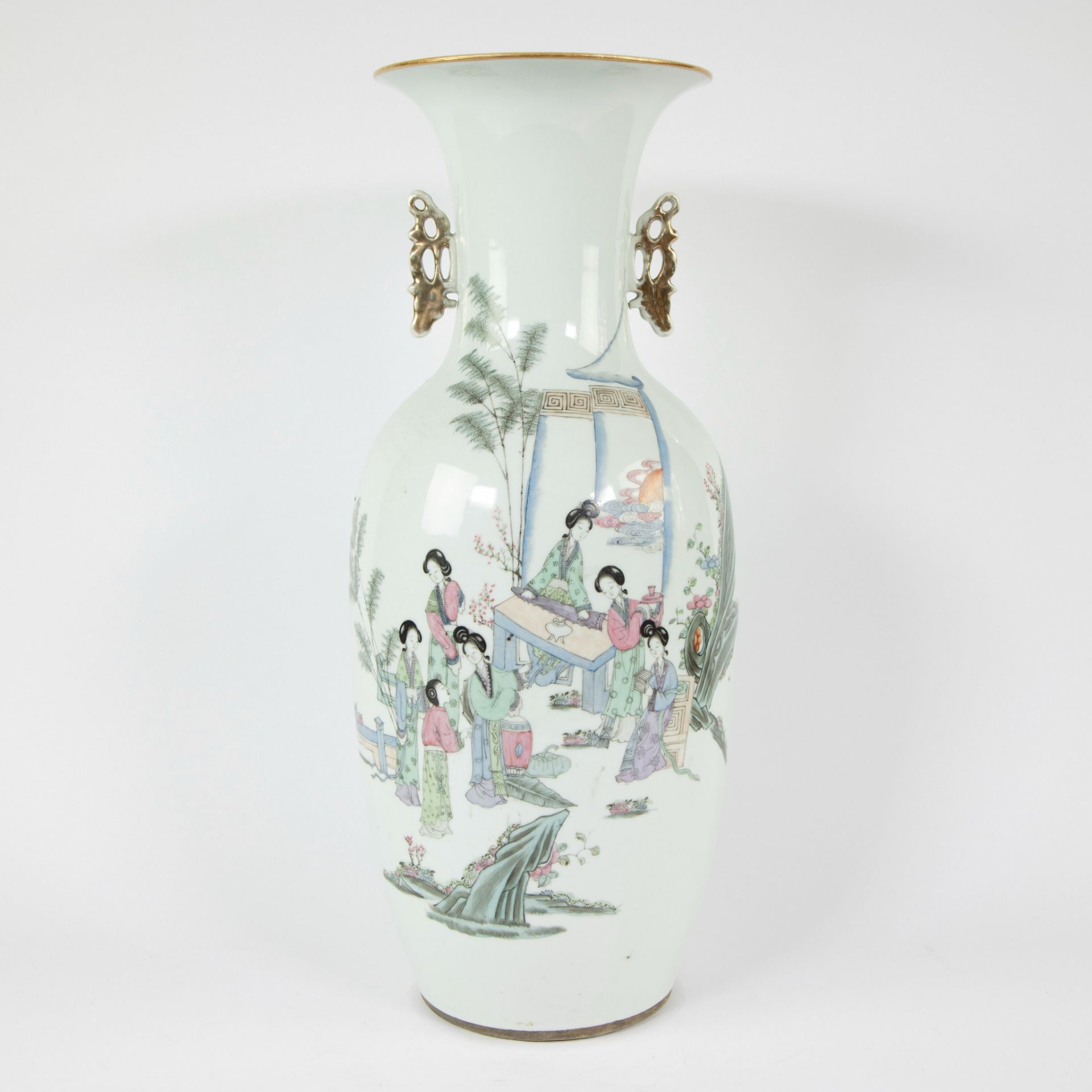 19th century Chinese famille rose vase decorated with figures