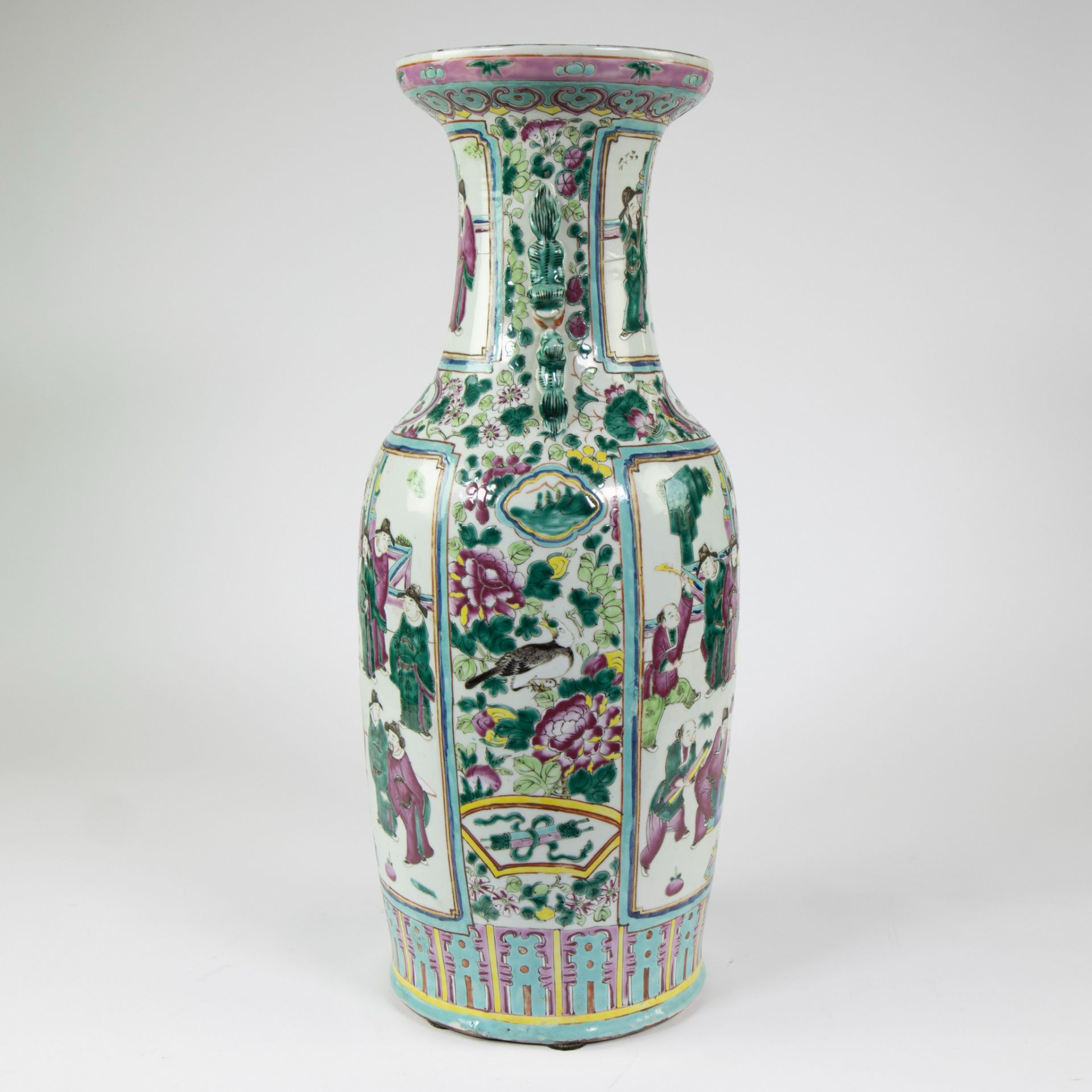 Large porcelain baluster vase, decorated in polychrome enamels with court scenes to two sides, sculp - Bild 7 aus 10