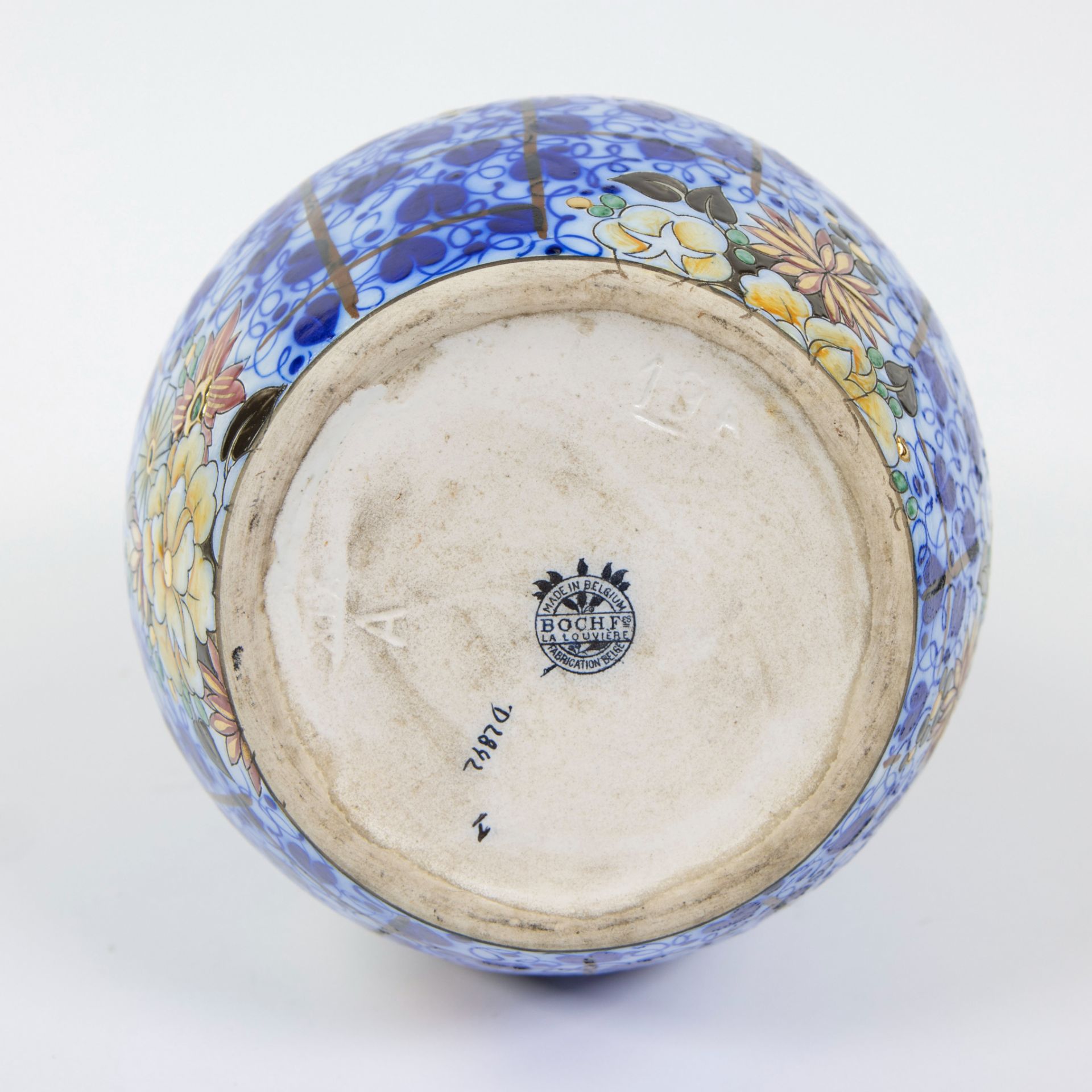 Raymond Chevalier / Boch La louvière, Egg-shaped vase, enamelled ceramics decorated with floral moti - Image 5 of 5