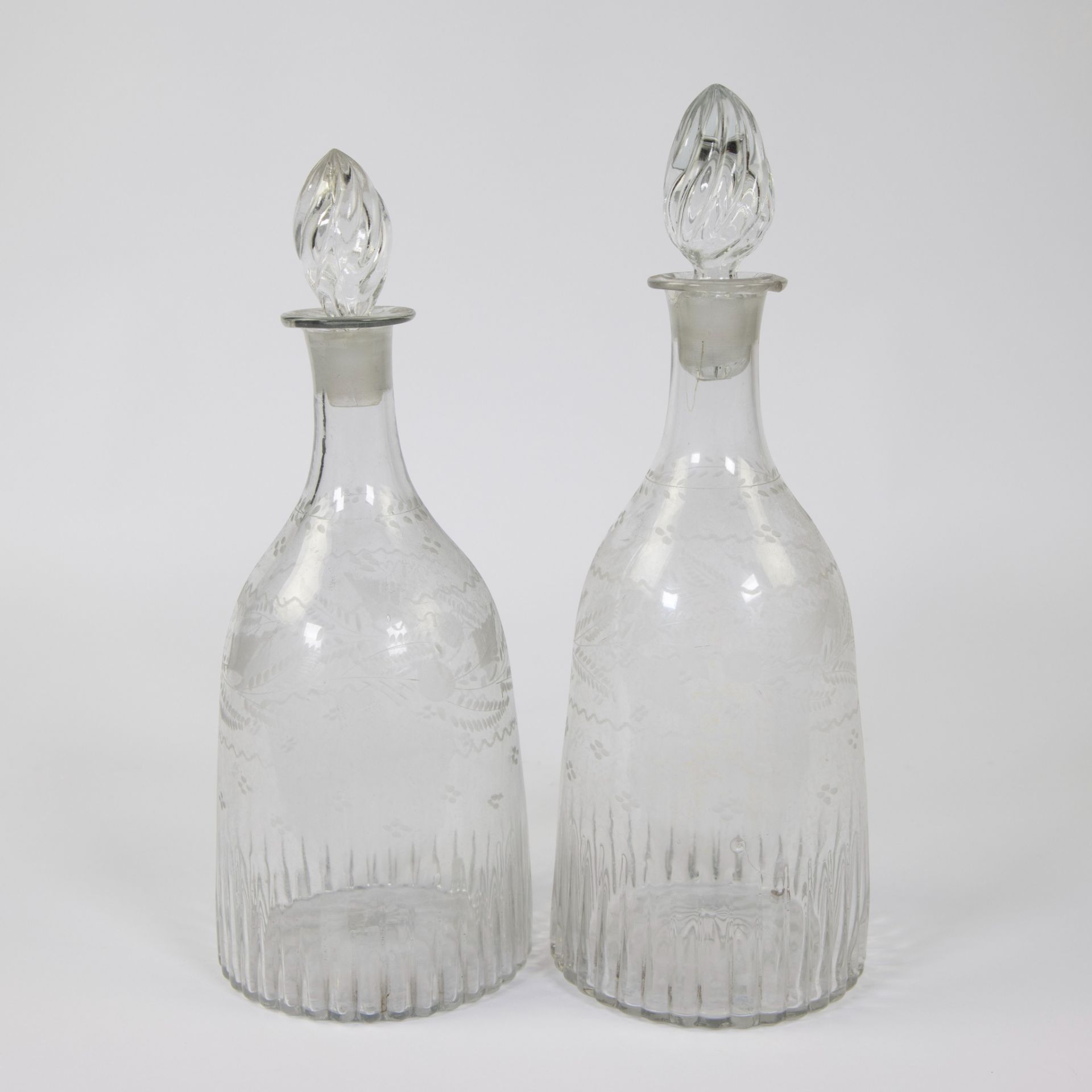 Lot glassware, 2 engraved decanters ca 1830 - Image 4 of 6