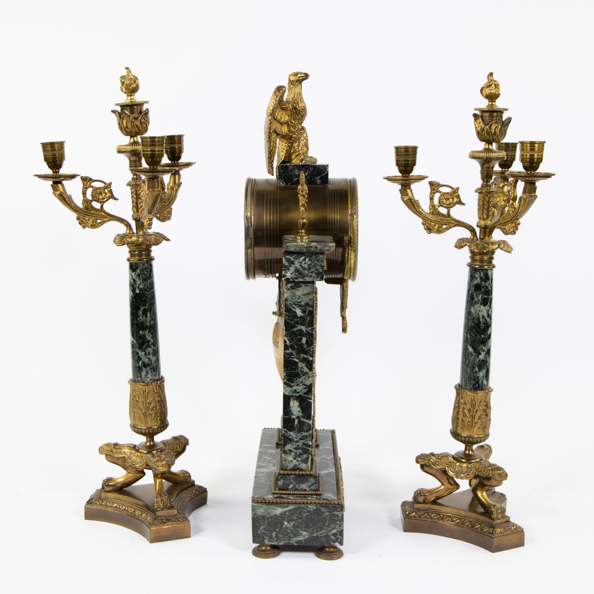 French green veined marble column clock decorated with eagle and 2 candlesticks with 4 light points, - Image 4 of 4