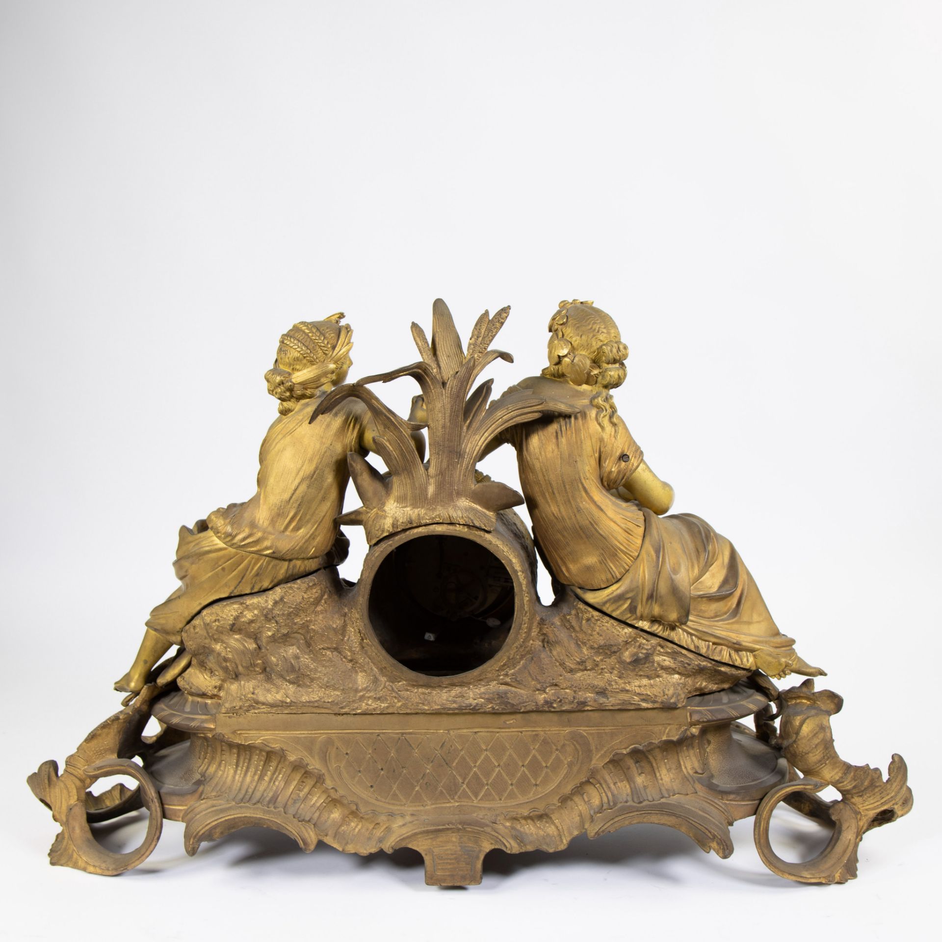 An impressive three-part-piece gilded Louis XV clock from famous French clockmaker Guiche Palais Roy - Image 5 of 11