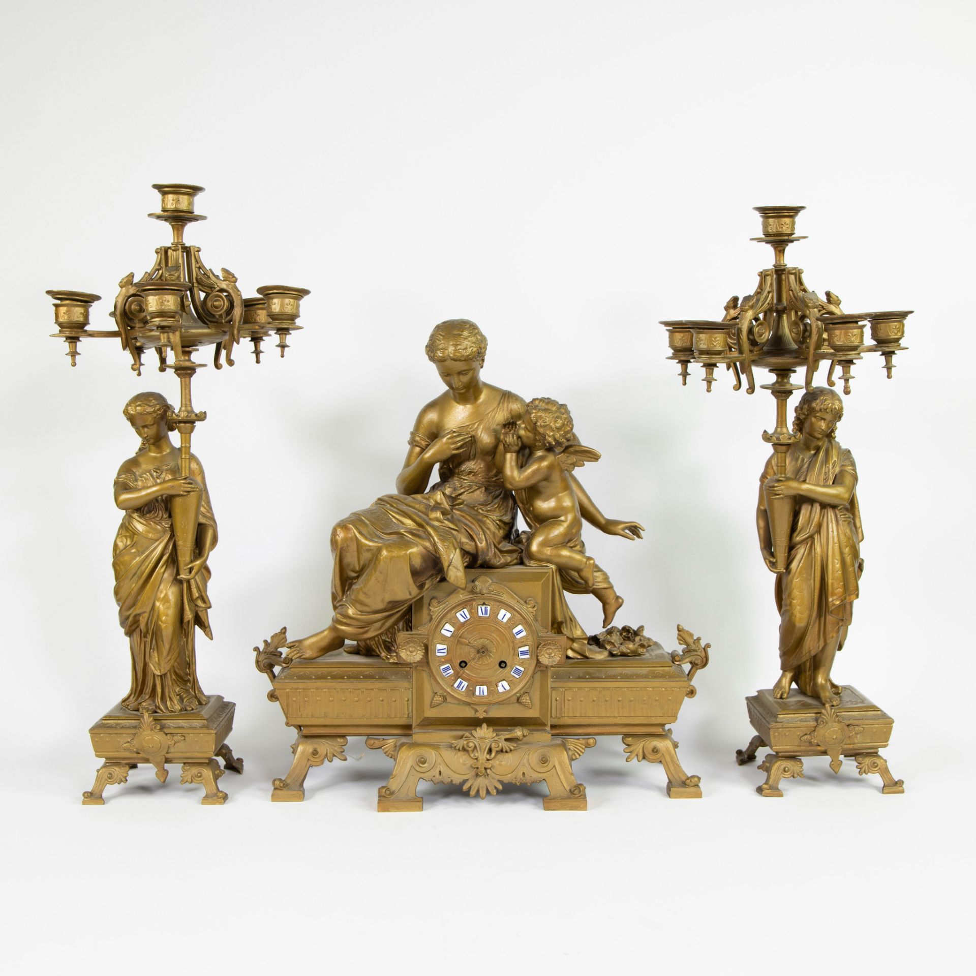 Imposing 19th century matte gold plated mantel clock decor seated woman with amaretto and 2 cariatid