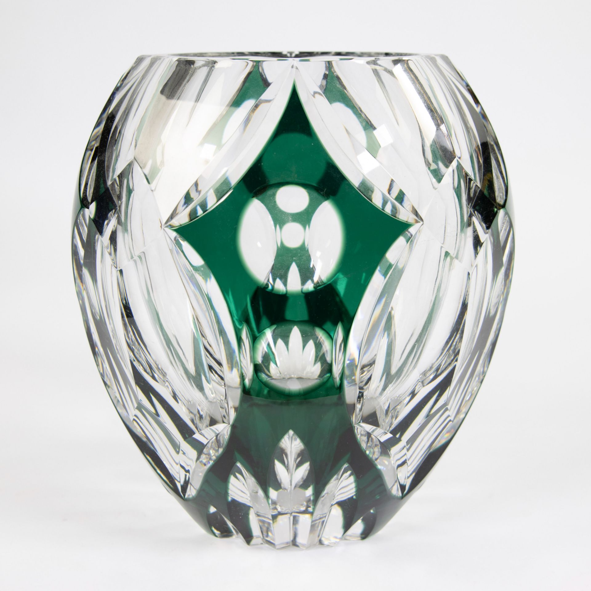 Val-Saint-Lambert green crystal cut vase, a rare edition especially created for the Philips company - Image 4 of 4