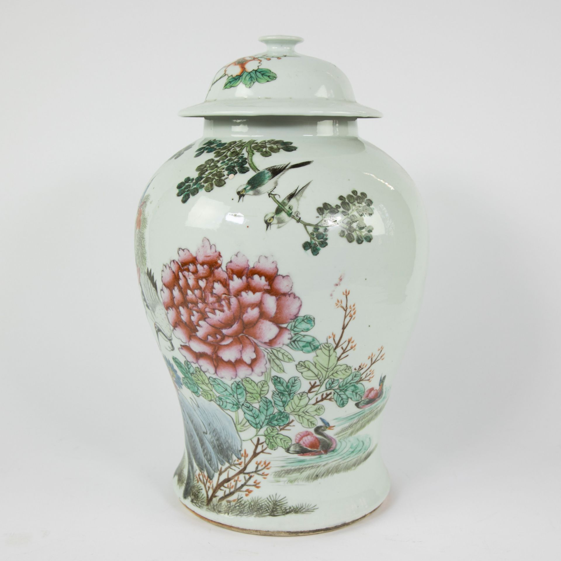 Chinese famille rose covered vase decorated with birds and flowers, 19th C - Image 3 of 13