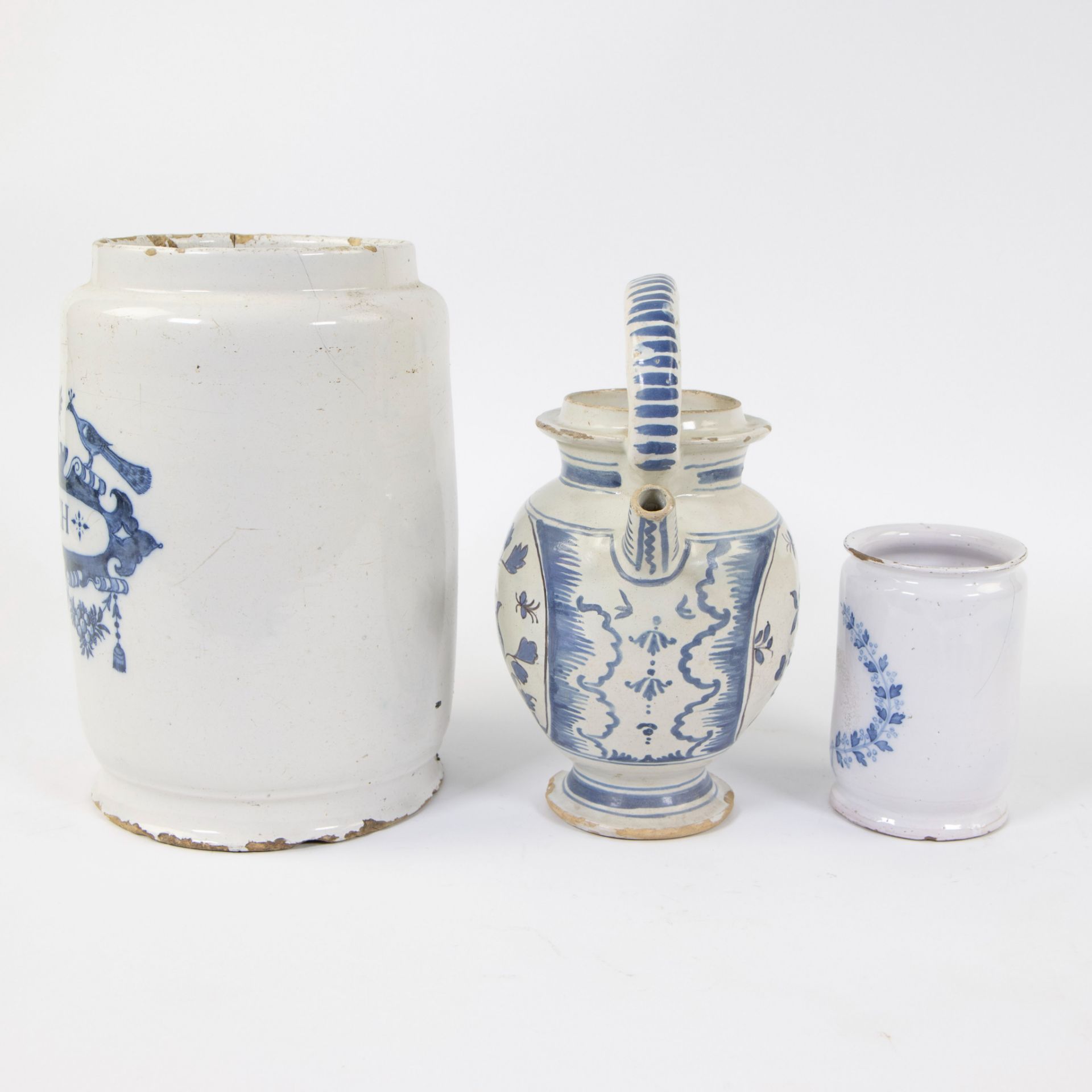 Collection of Delft pharmacy jar 18th century, ointment jar Brussels ca 1800 and pot faience 18th ce - Image 2 of 5