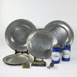 Lot of old tin plates, bronzes and 2 Brussels beer pots