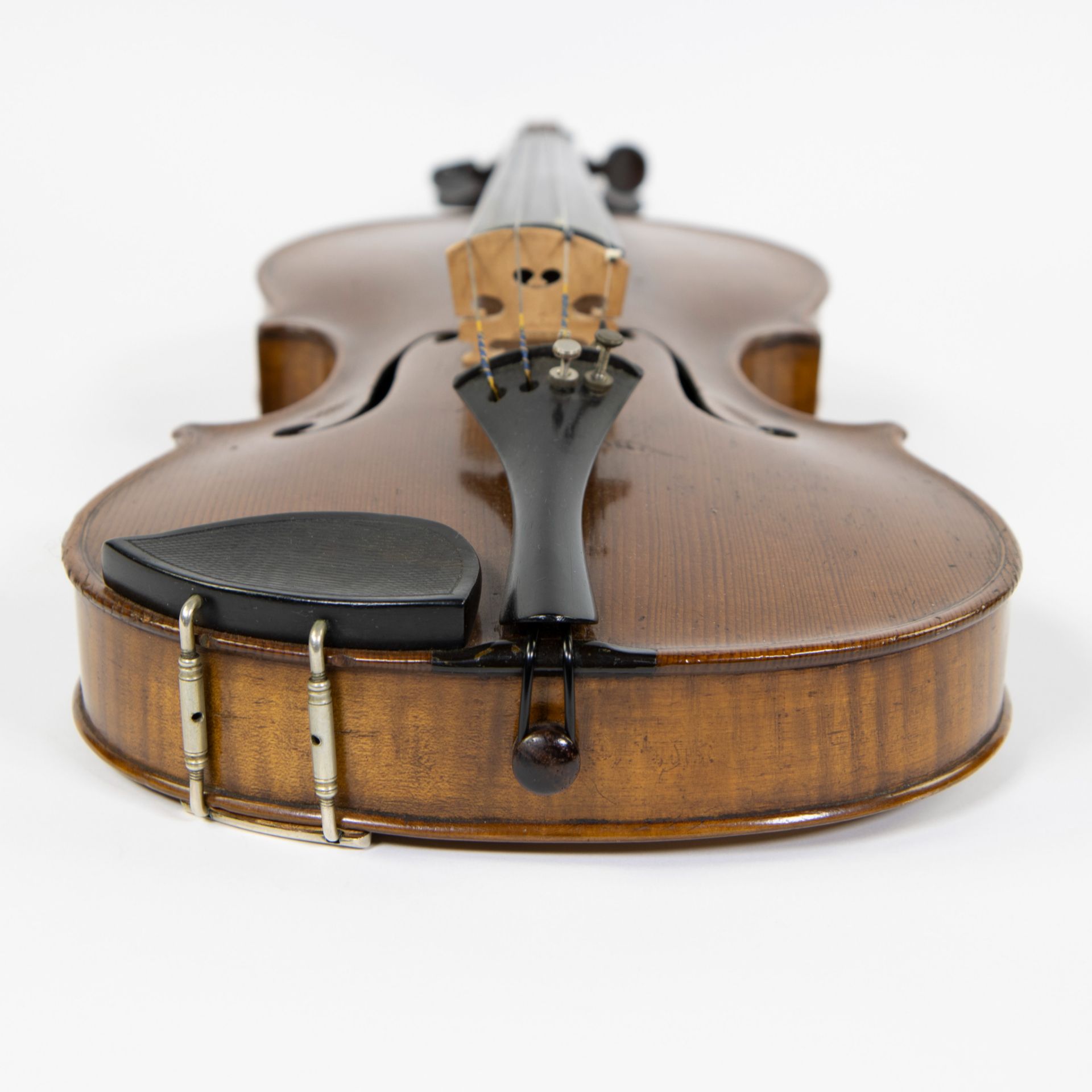 Violin Label, copy Amati, 350mm, fire stamp heel cap 'A', playable, wooden case - Image 5 of 5