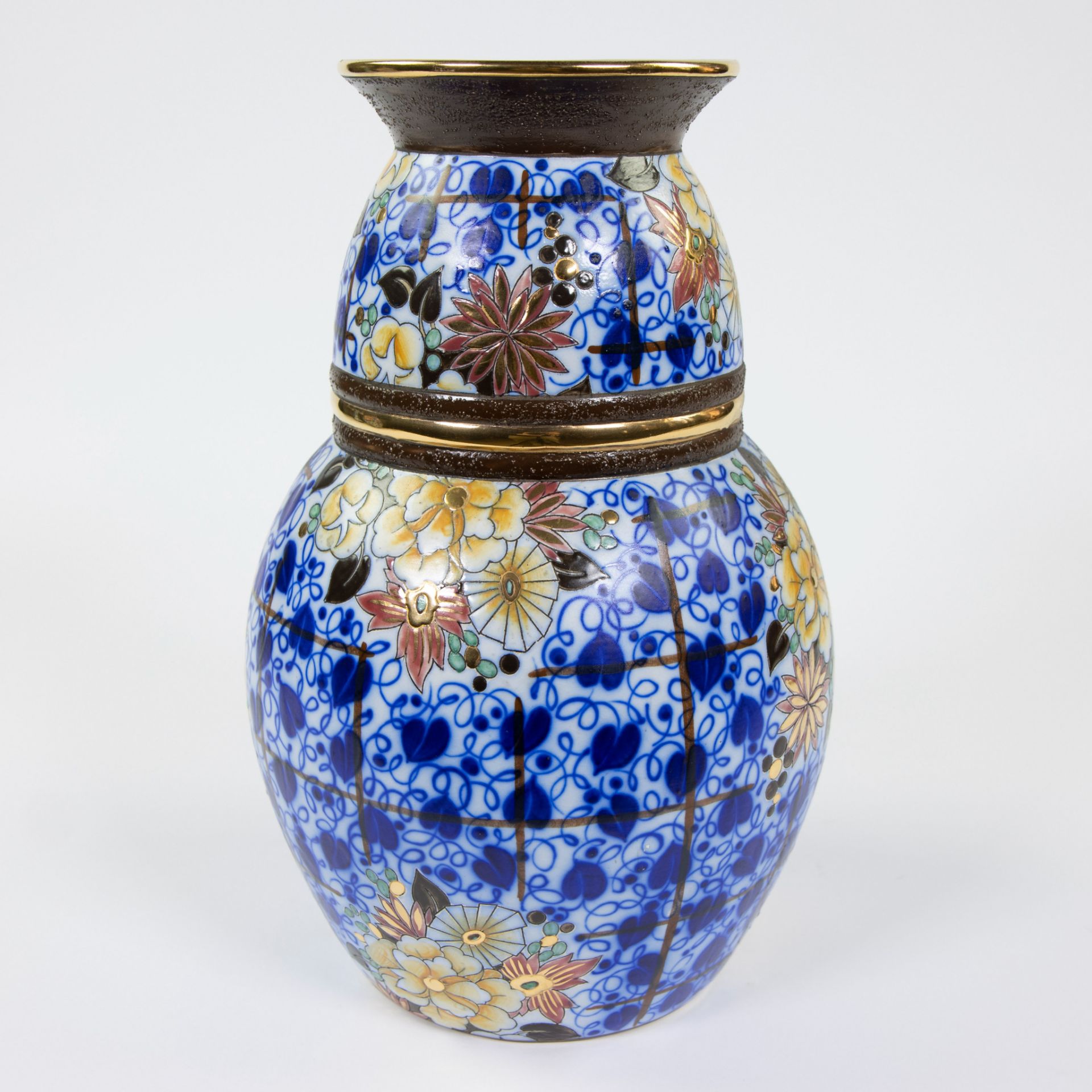 Raymond Chevalier / Boch La louvière, Egg-shaped vase, enamelled ceramics decorated with floral moti - Image 4 of 5