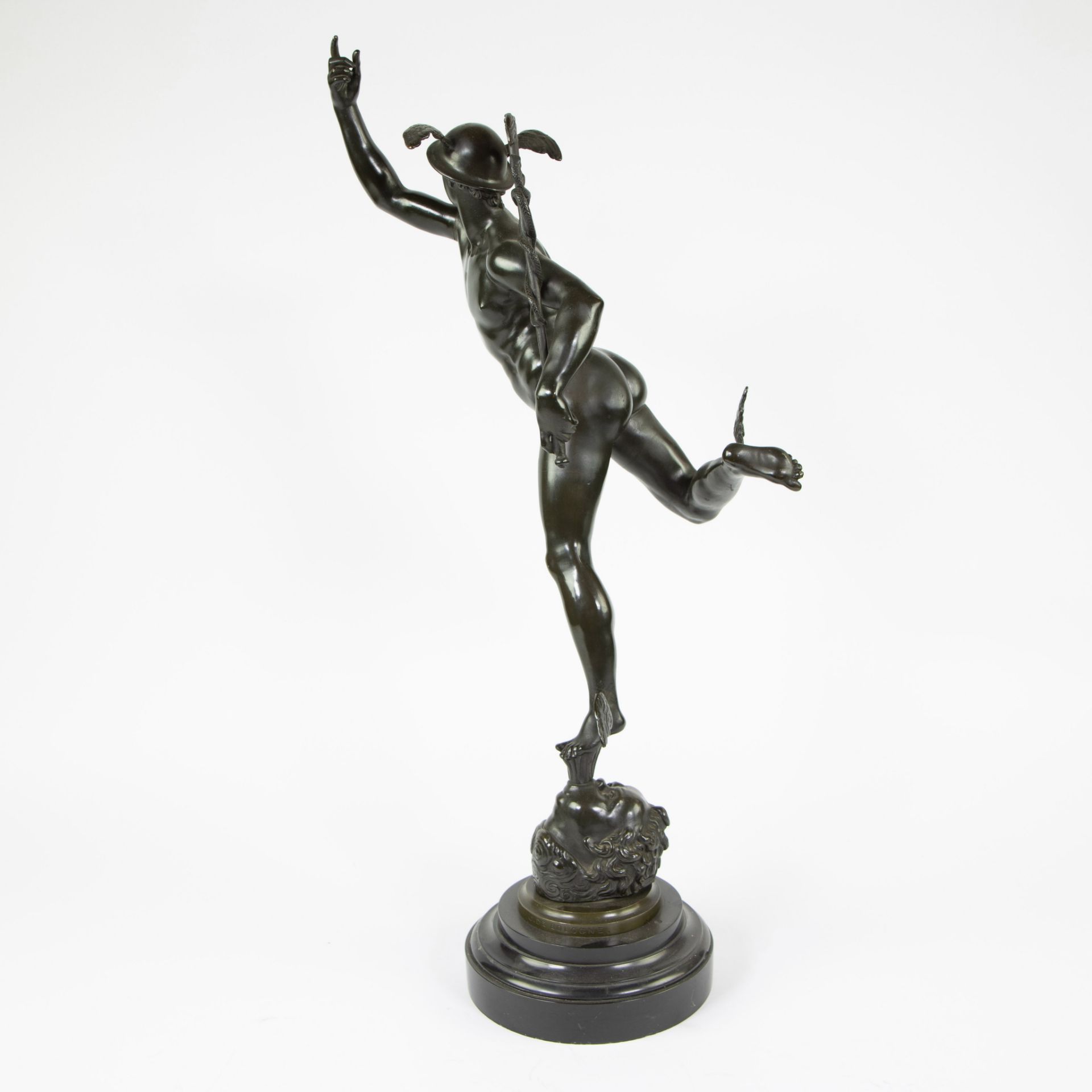 Brons on marble base Flying Mercury, the son of Jupiter and the messenger of the gods, after Giovann - Image 2 of 5