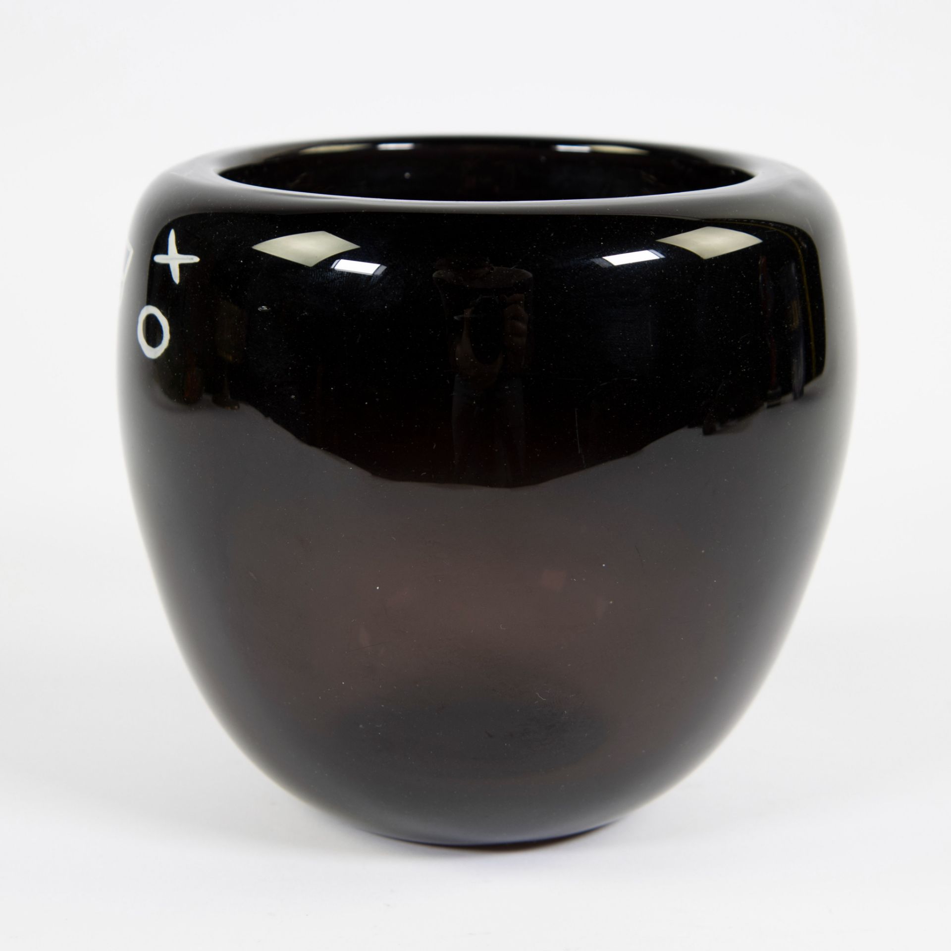 Black modernist ceramic vase, signed and dated '91 - Image 2 of 5