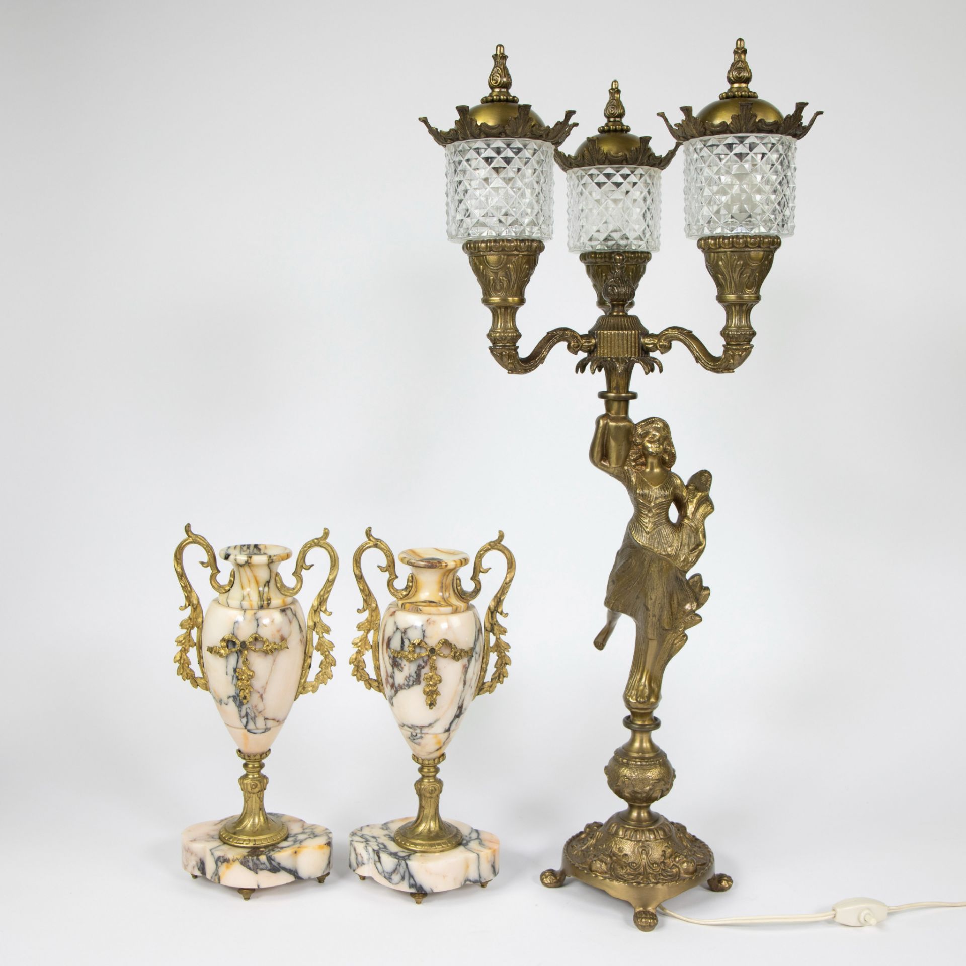 Large decorative lampadaire with 3 light points and 2 marble cassolettes. - Image 3 of 4