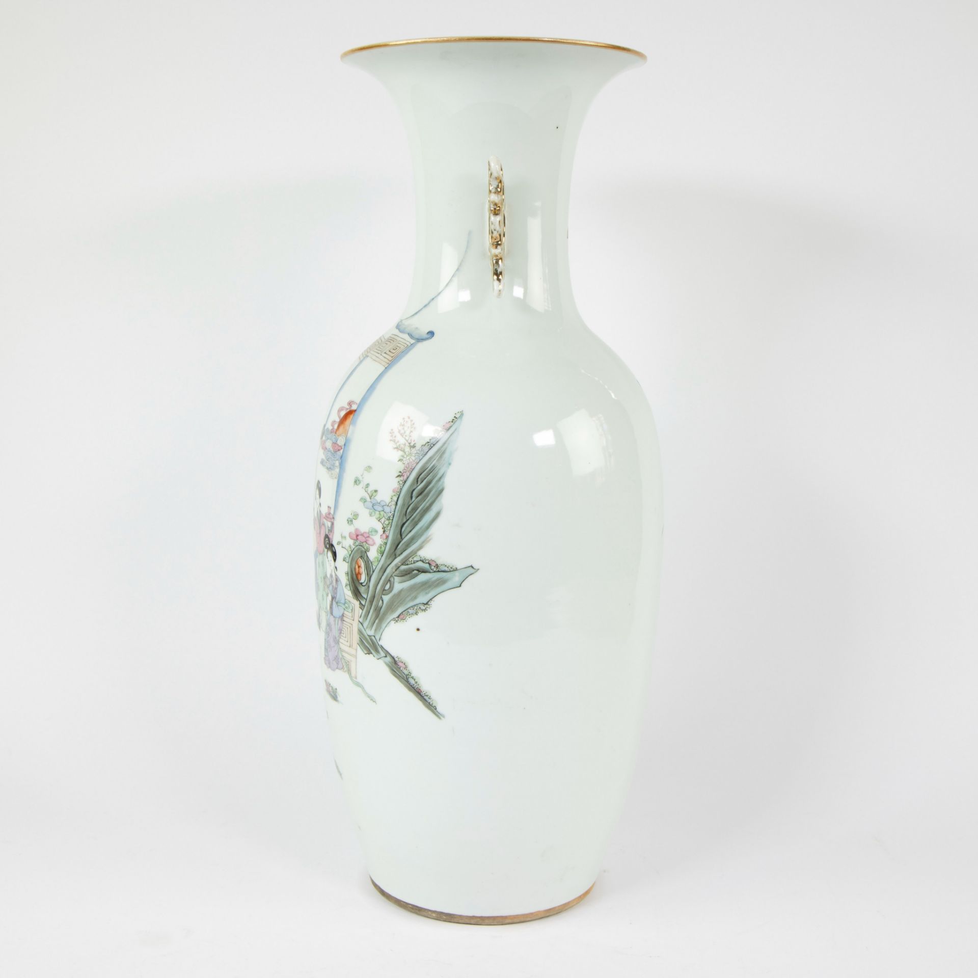 19th century Chinese famille rose vase decorated with figures - Image 3 of 10