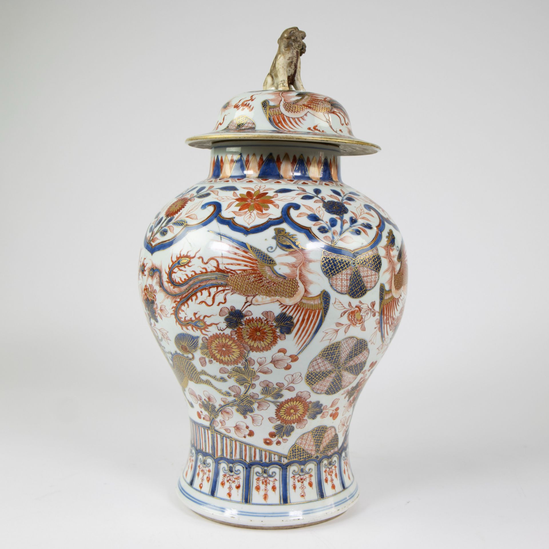 Chinese porcelain jar and its cover, decorated imari enamels, 18th century - Image 6 of 12