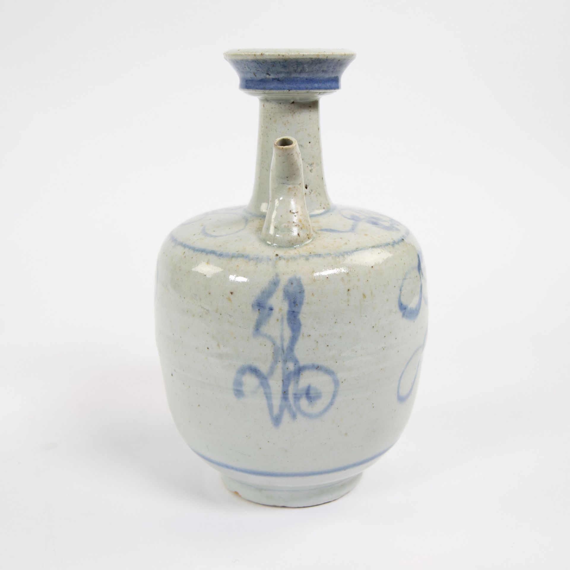 Pitcher or 'Kendi' in blue and white Chinese porcelain, Ming dynasty - Bild 4 aus 6