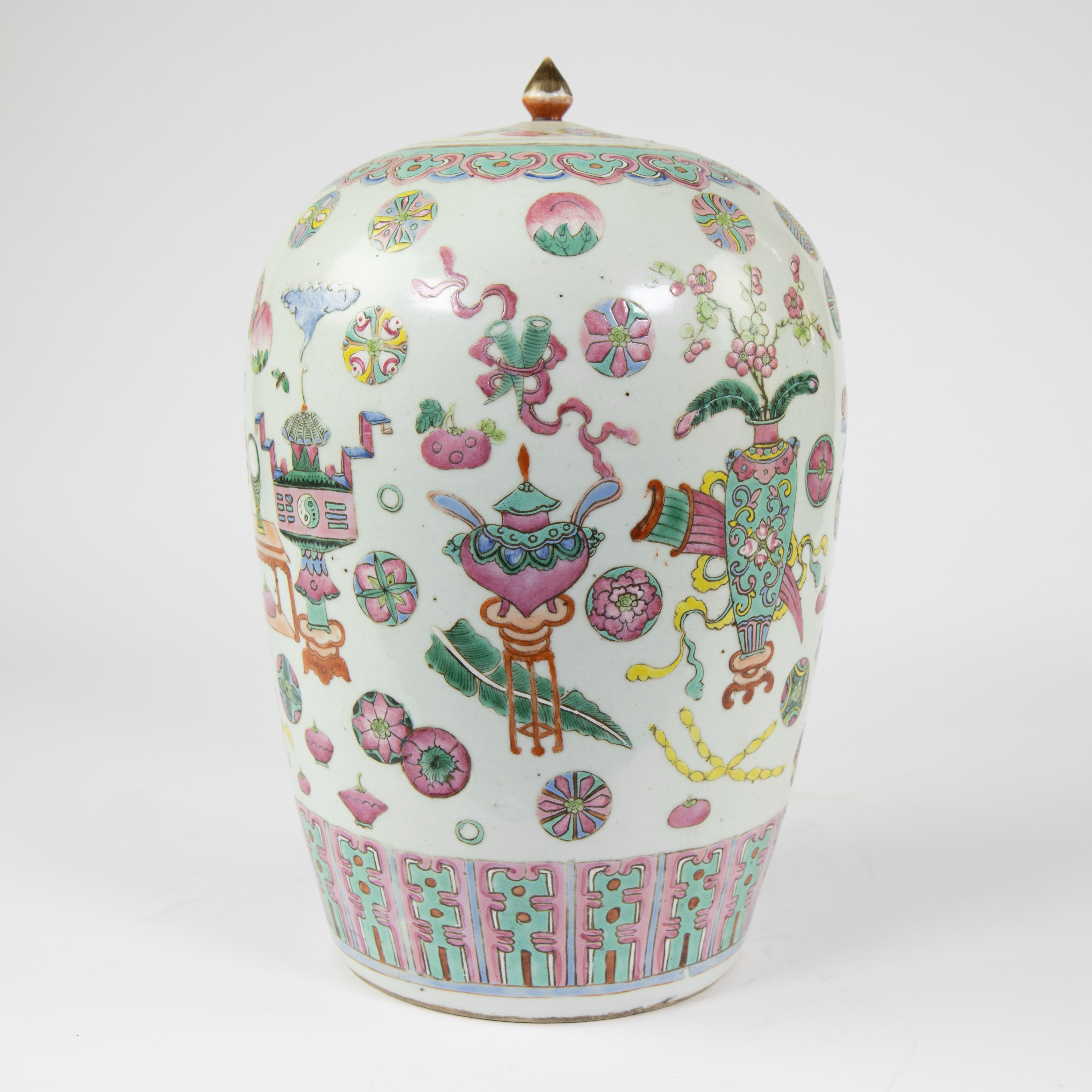 Chinese famile rose jar and its cover decorated with precious objects and a variety of decorative ro - Image 7 of 11