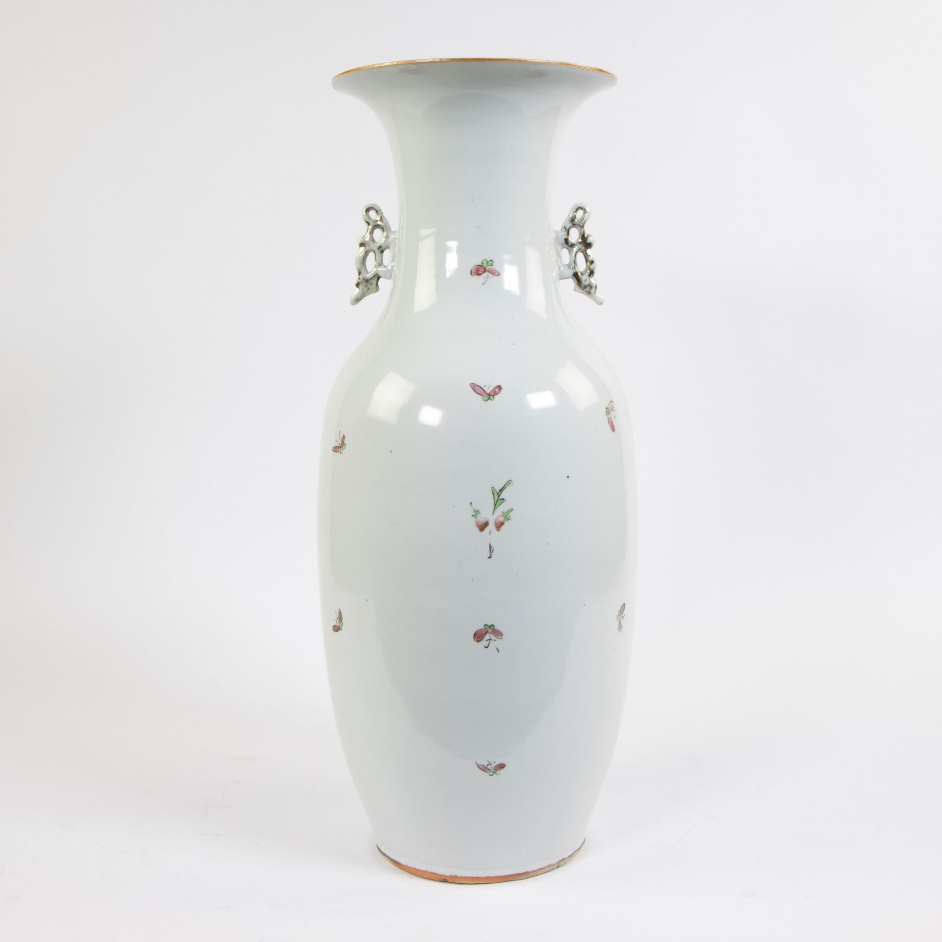 Chinese famille rose vase with birds and flowers, late 19th C - Image 3 of 7