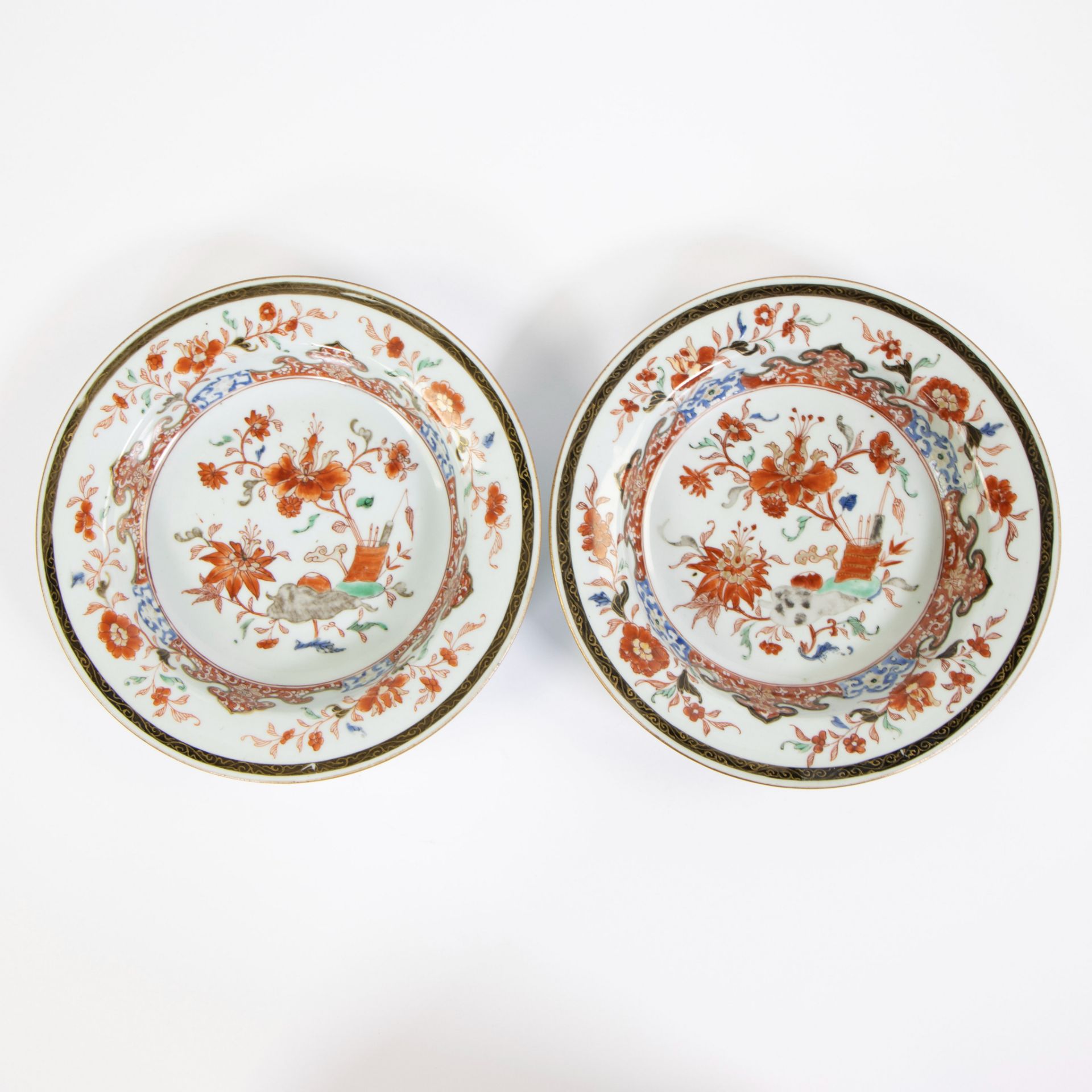 Two 18th century Chinese plates with floral decor, Qianlong period