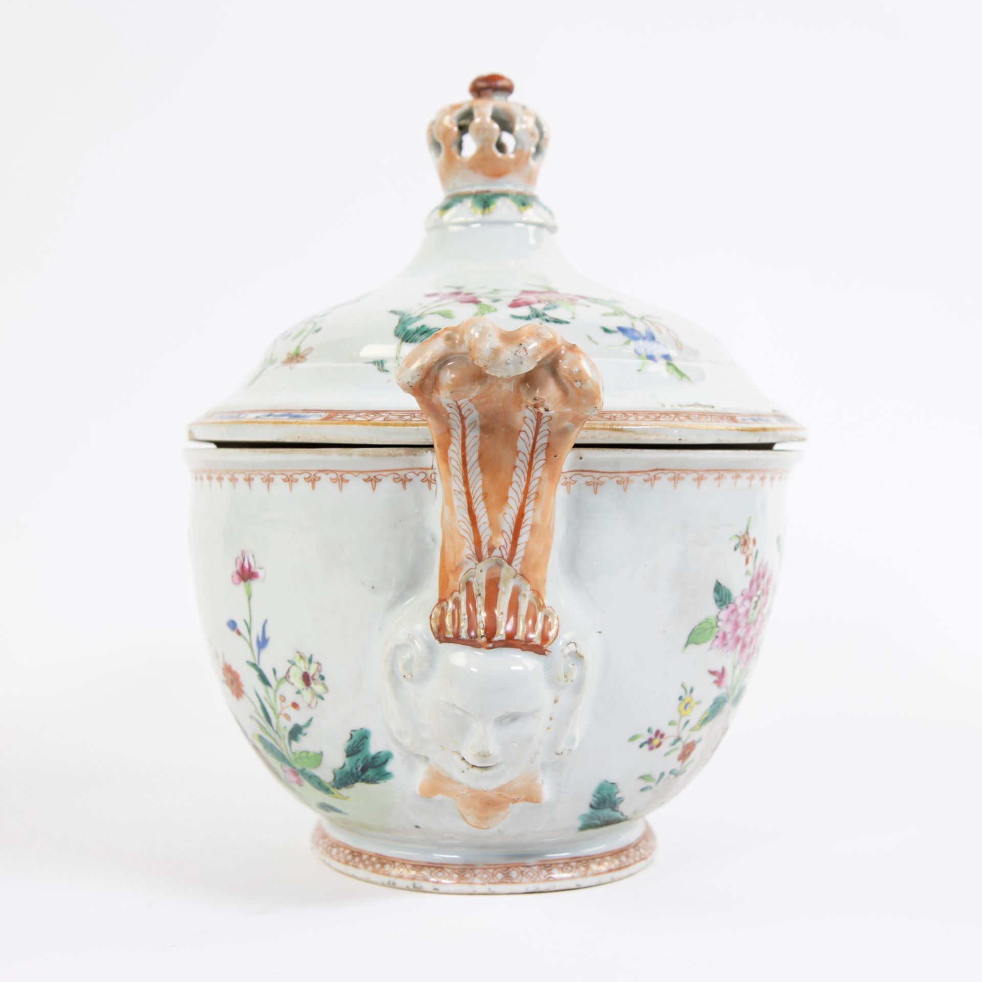 Chinese famille rose tureen and cover decorated with flowers and birds, 18th century - Image 5 of 9