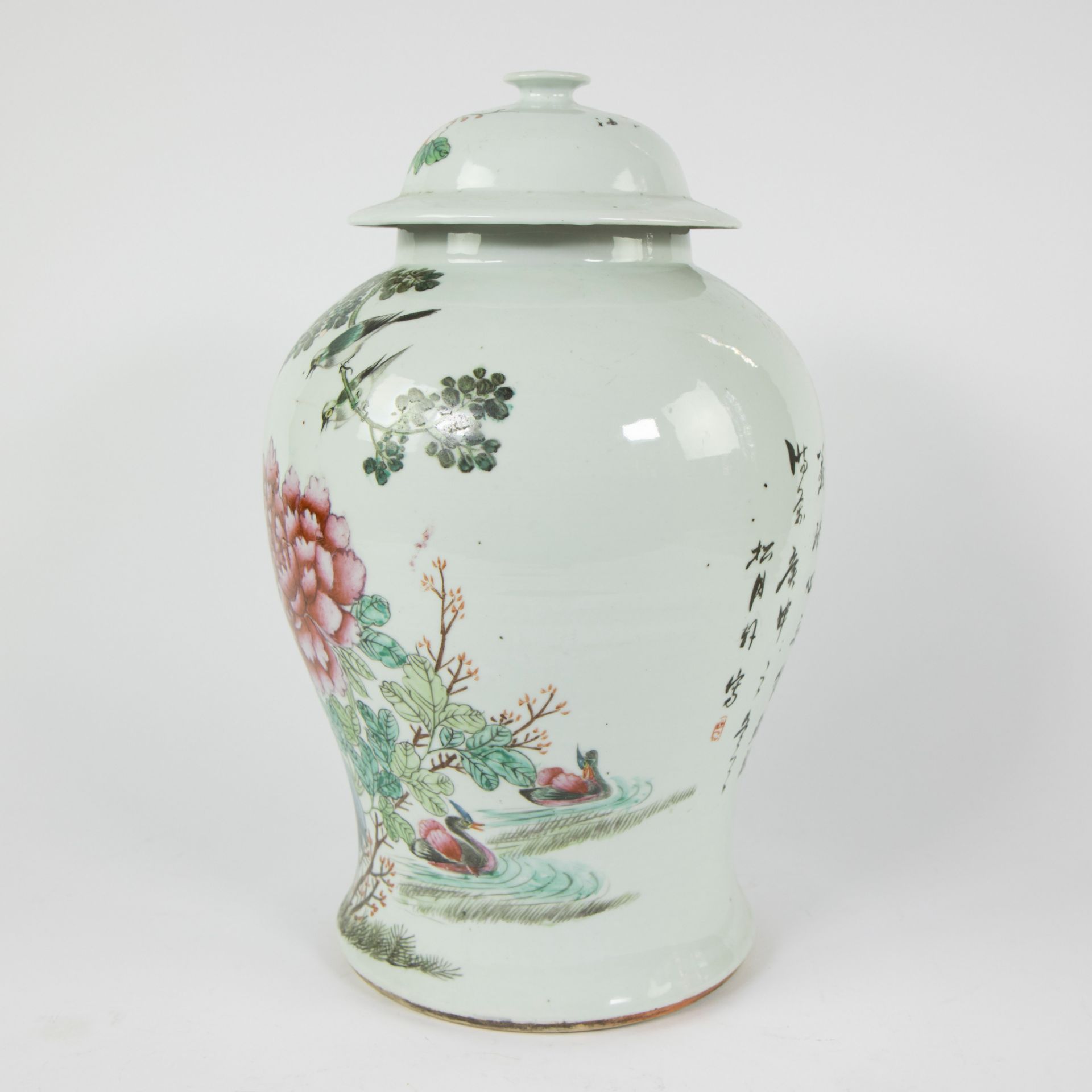 Chinese famille rose covered vase decorated with birds and flowers, 19th C - Image 4 of 13