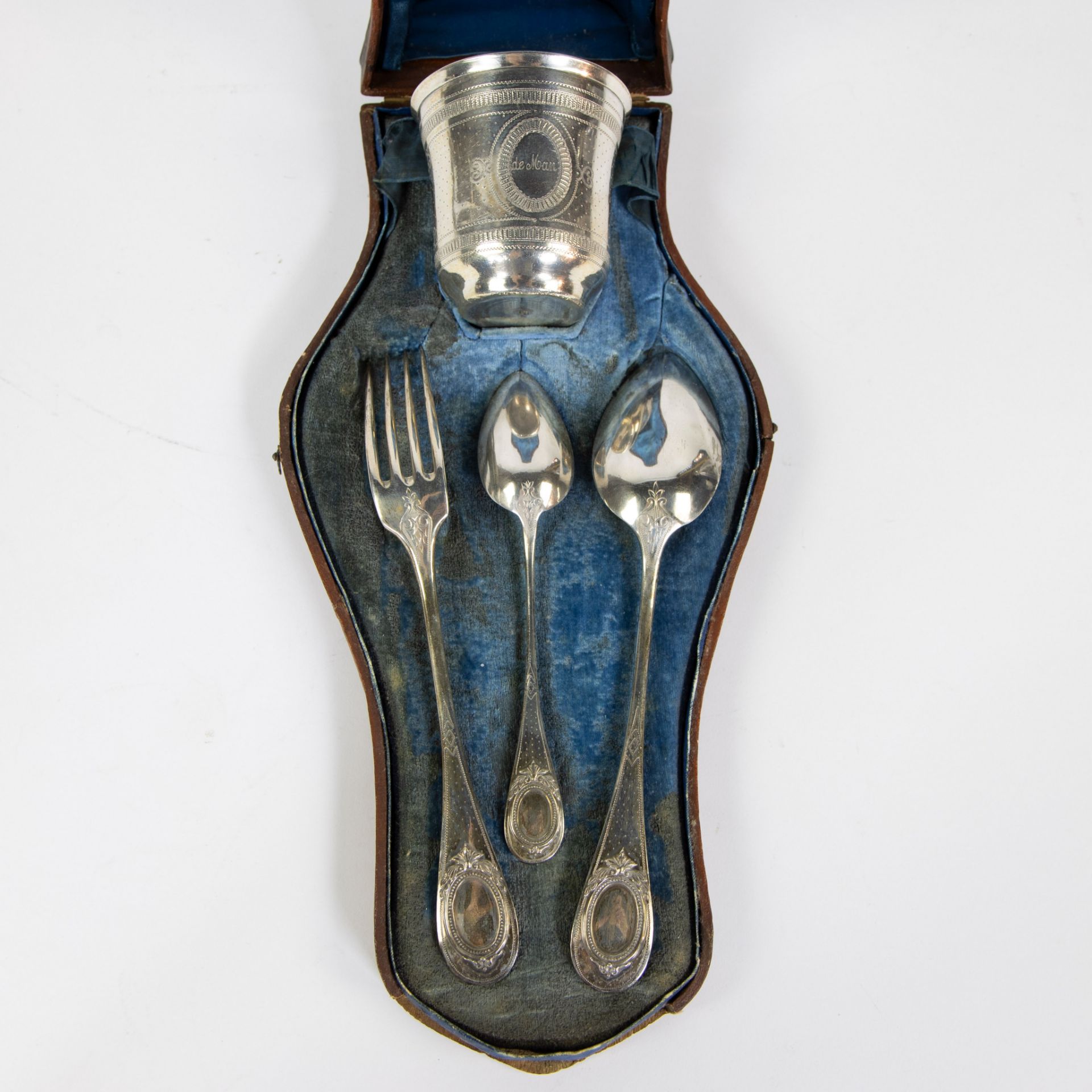 Etui silver cup French, cutlery DELHEID 19th century, mentioned in catalog exhibition Delheid - Image 2 of 3