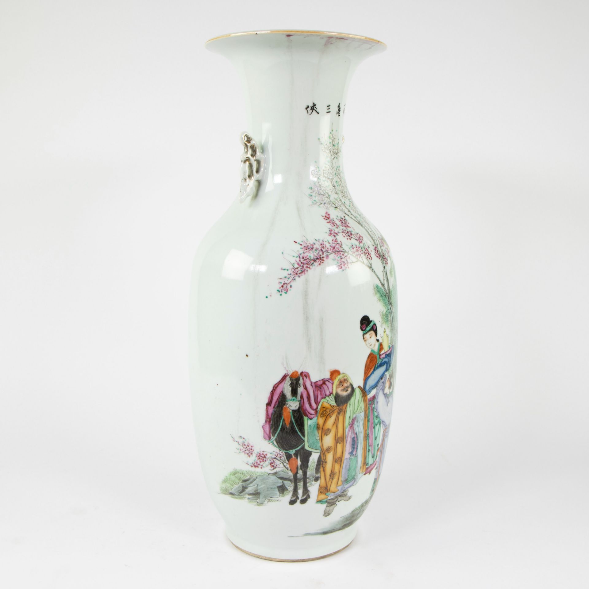 19th century Chinese famille rose vase decorated with figures and Chinese texts - Image 9 of 11
