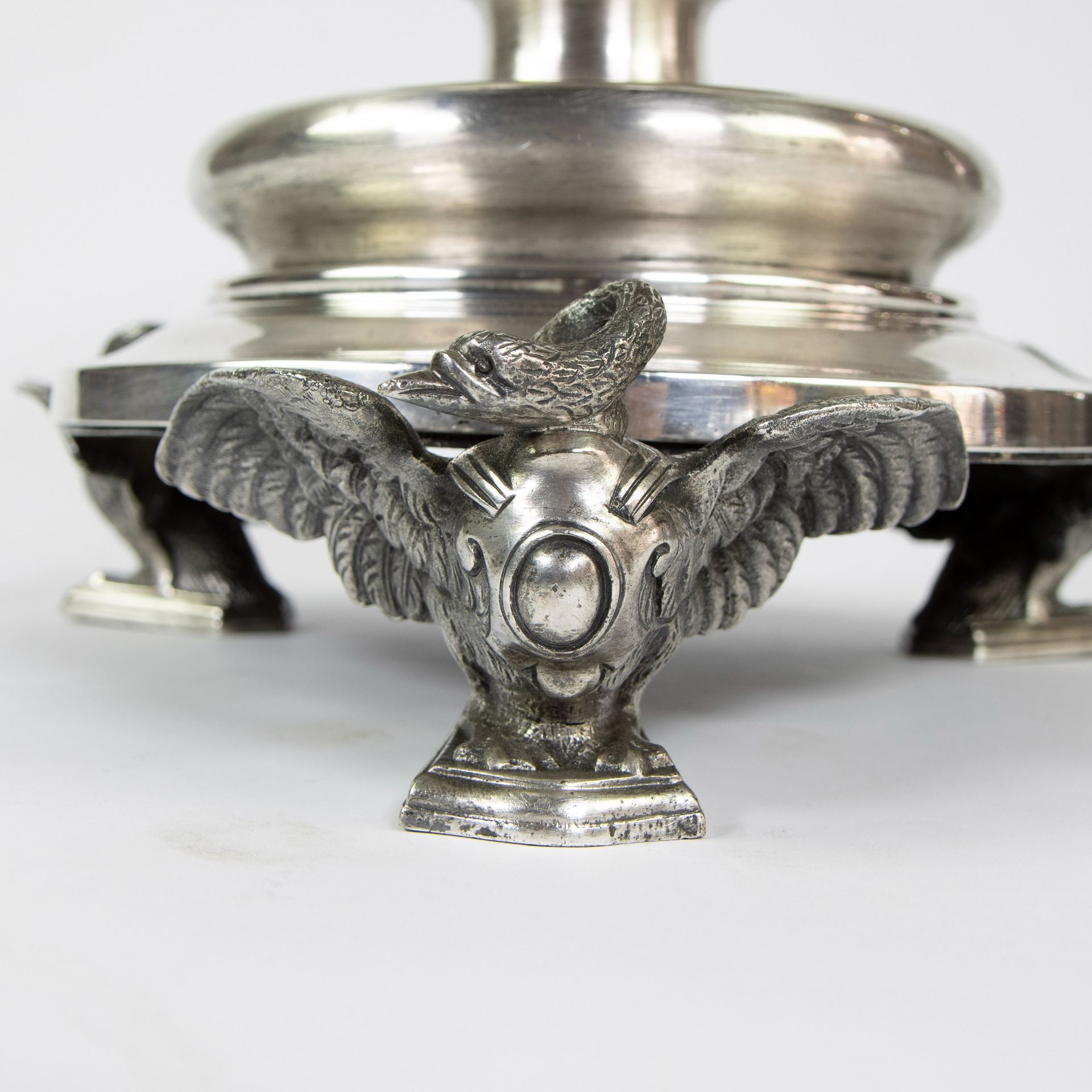 Silver plated candlestick with three swans as legs - Image 3 of 5