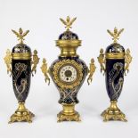 Particularly richly executed 3-piece French mantel clock, painted porcelain, fire-gilt feet and beau