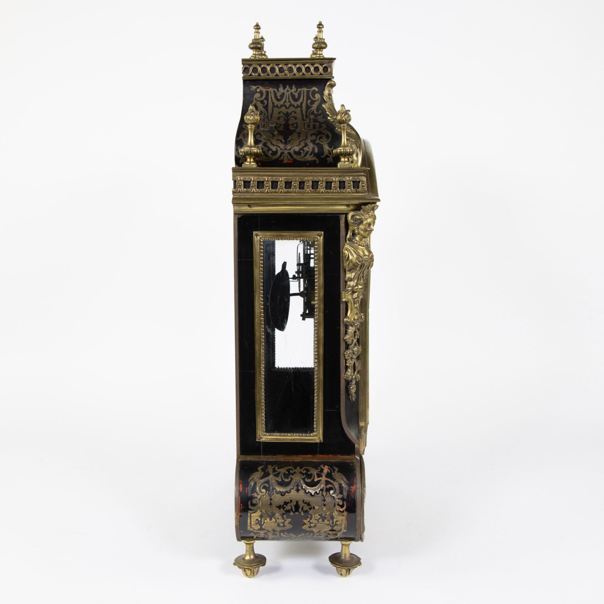 Beautiful original French 18th century Boulle mantel clock with bronze ornaments, caryatids, cherubs - Image 4 of 5